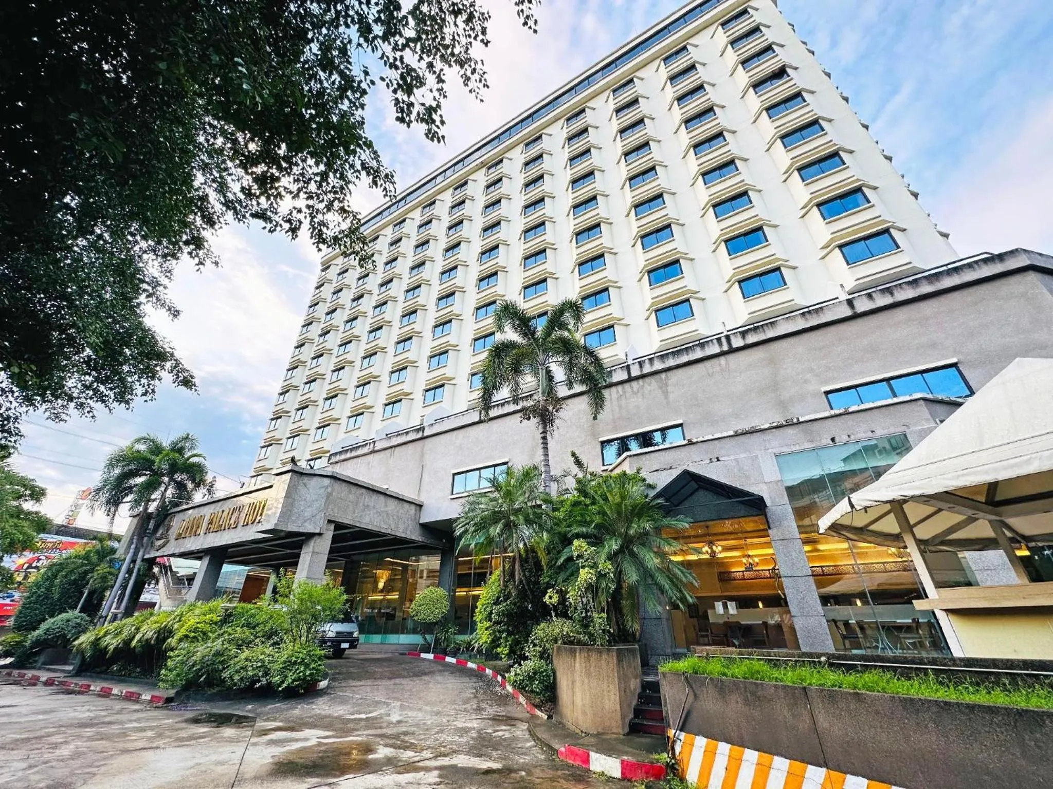 Property building in Lanna Palace 2004