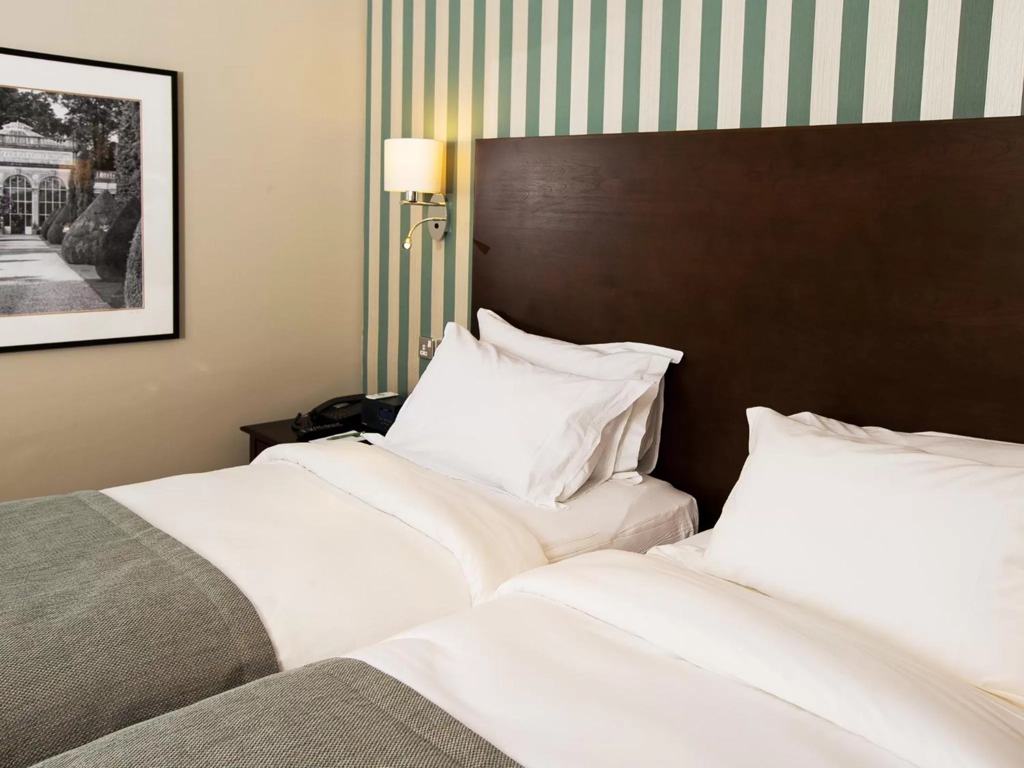 Shower, Bed in Kettering Park Hotel and Spa