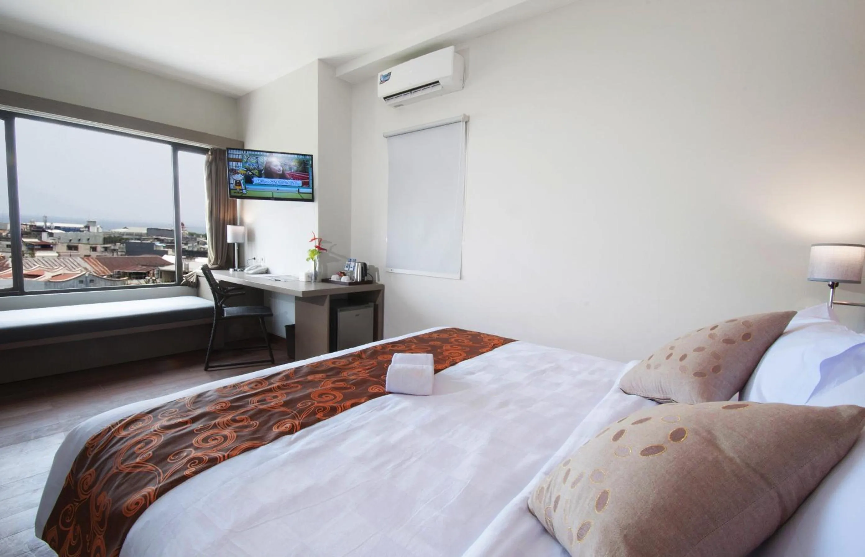 Bed in Genio Hotel Manado