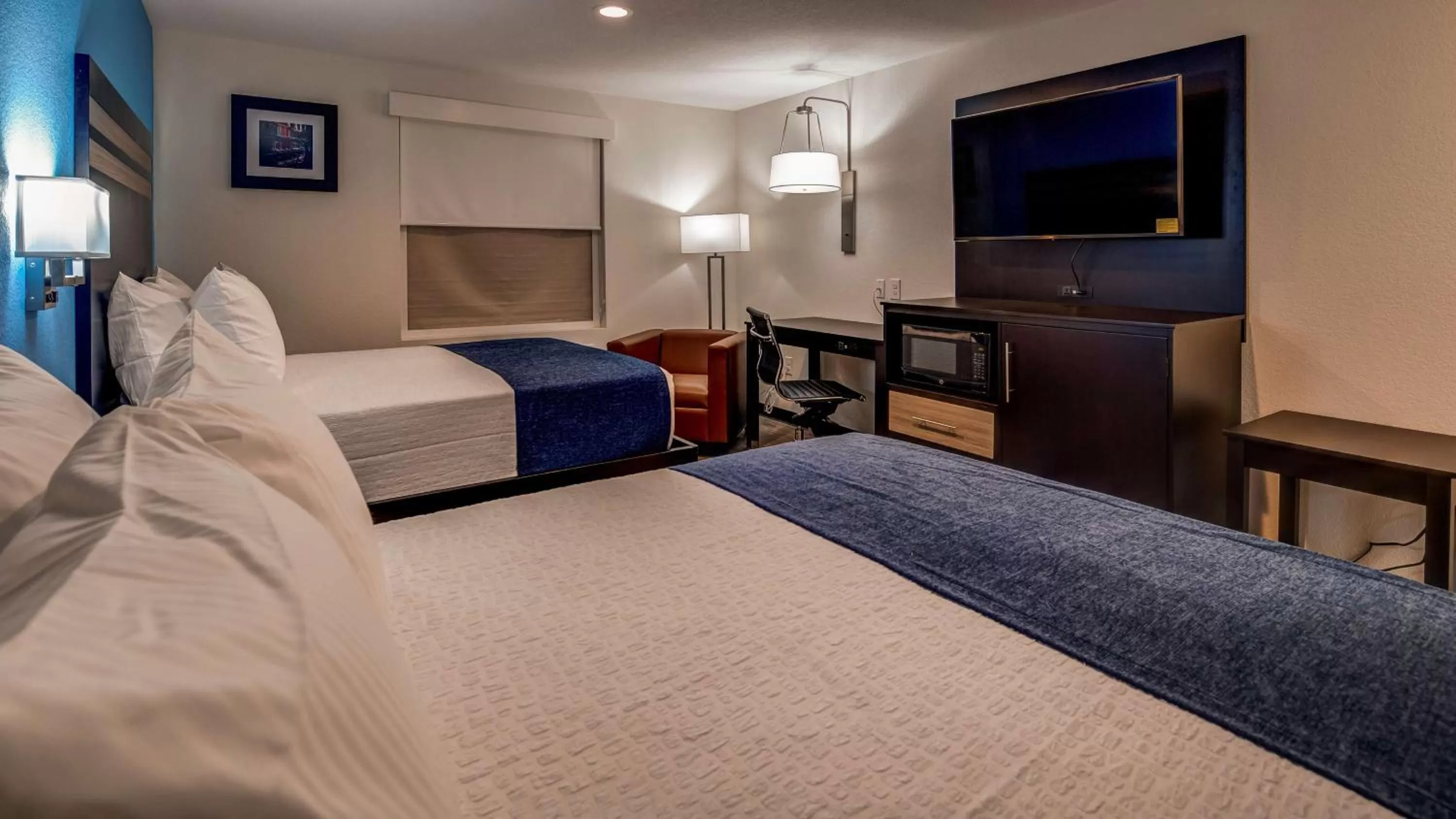 Photo of the whole room, Bed in SureStay Plus Hotel by Best Western Humble