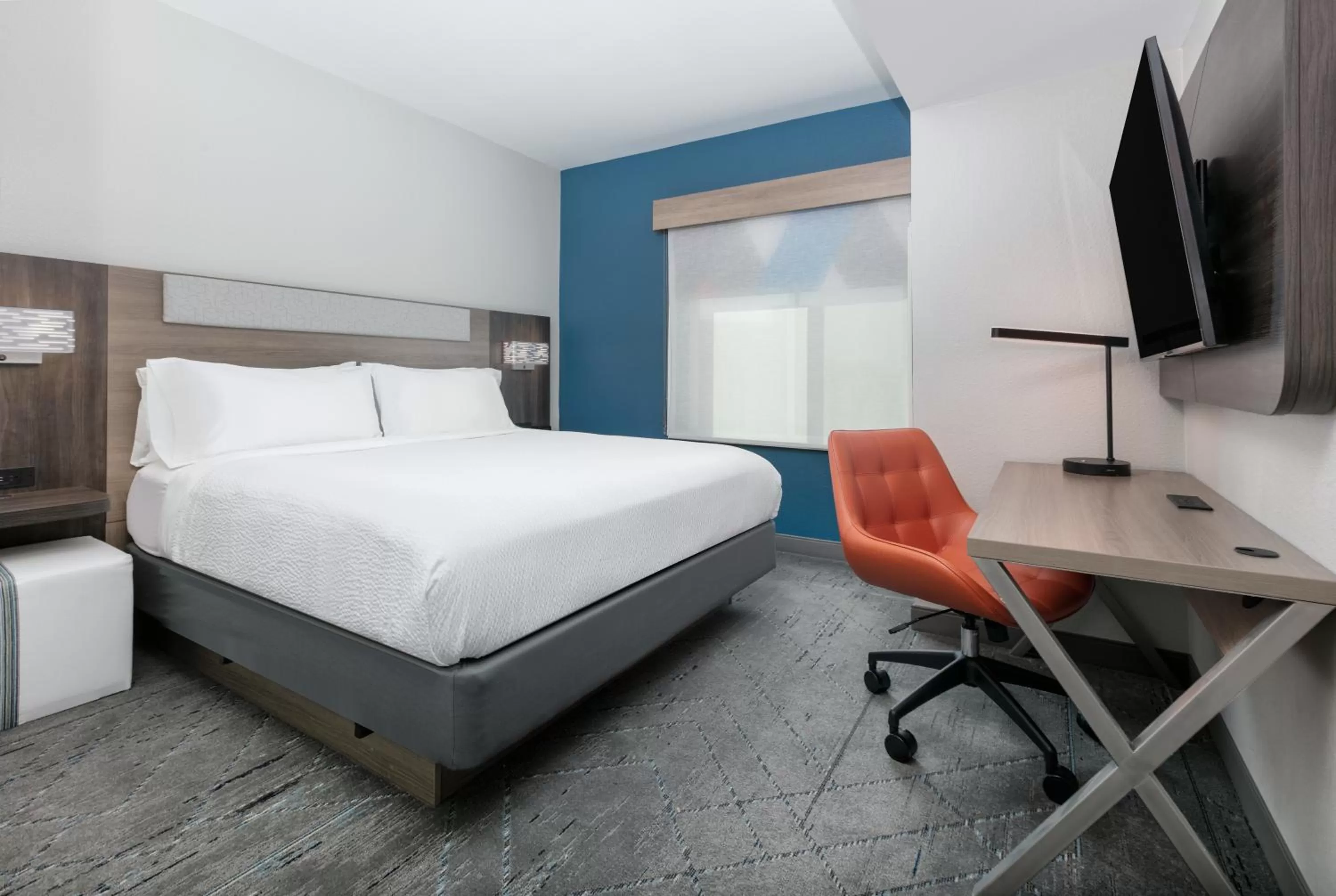 Bathroom, Bed in Holiday Inn Express & Suites DALLAS PARK CENTRAL NORTHEAST by IHG