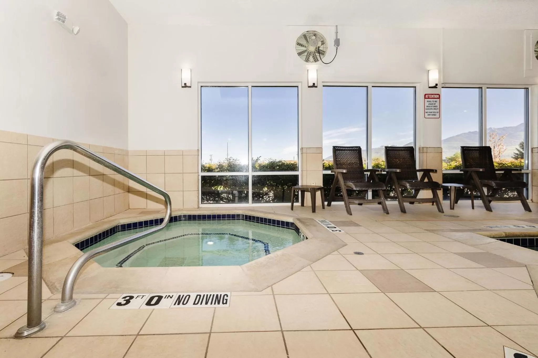 Swimming pool in Comfort Inn & Suites Logan Near University