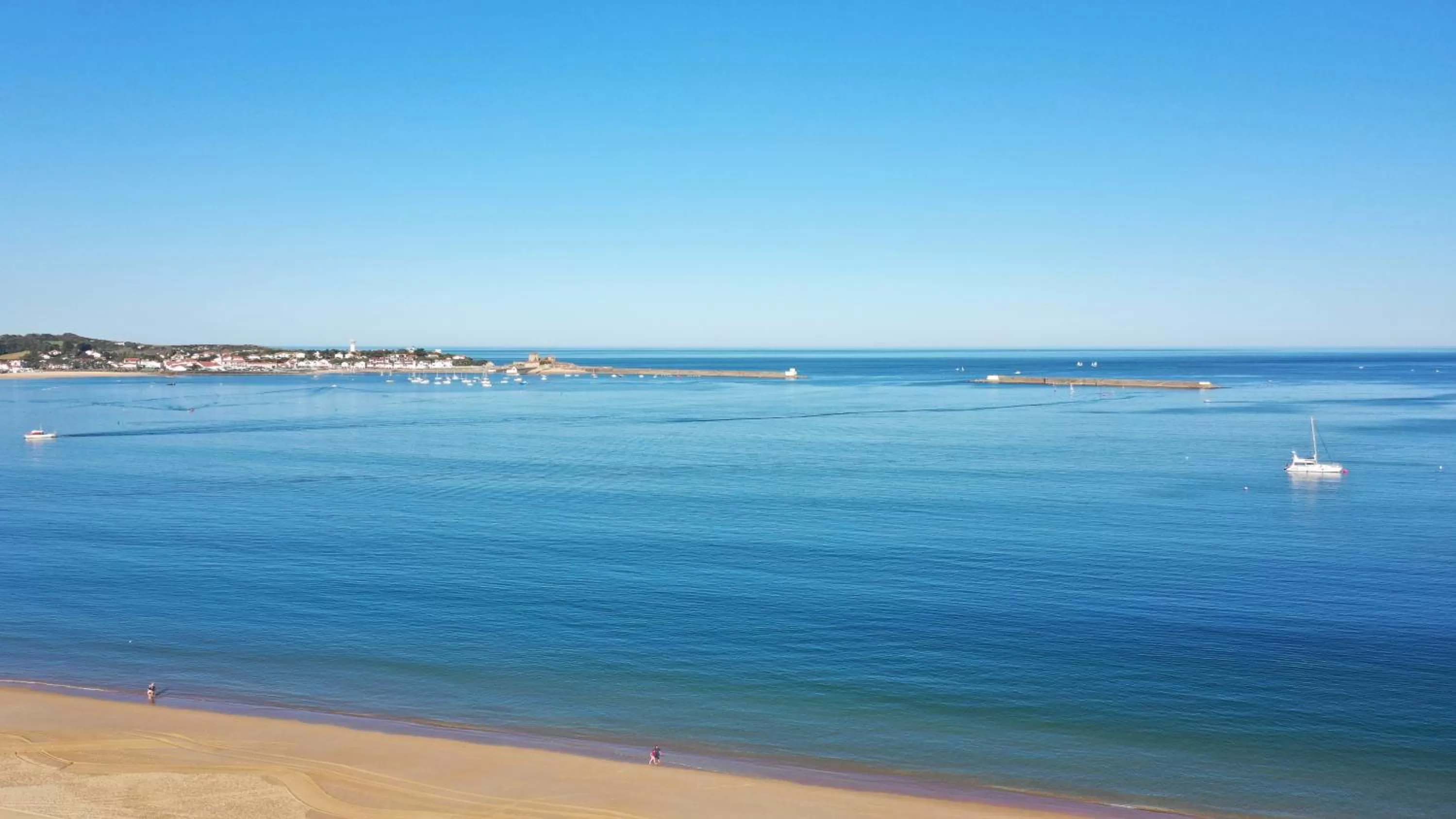 Natural landscape, Beach in Hôtel de la Plage - Saint Jean de Luz