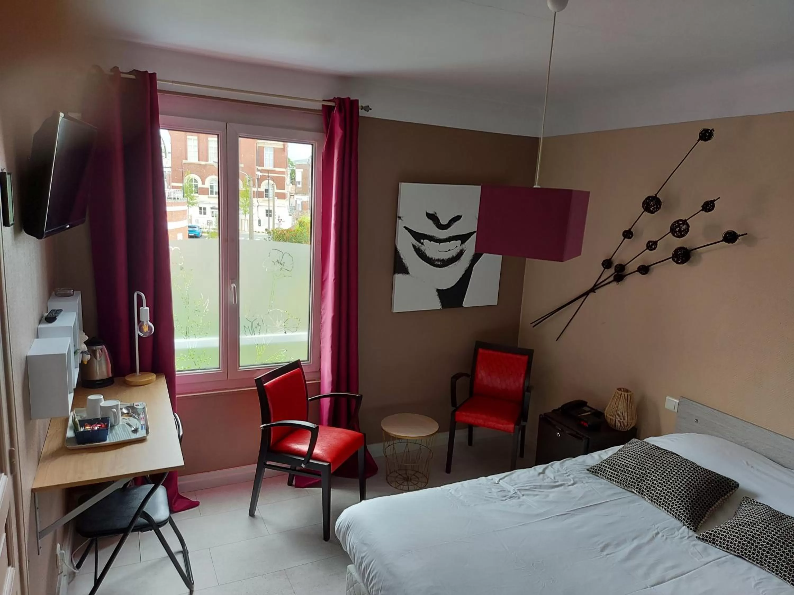 Bed in Hotel De La Paix