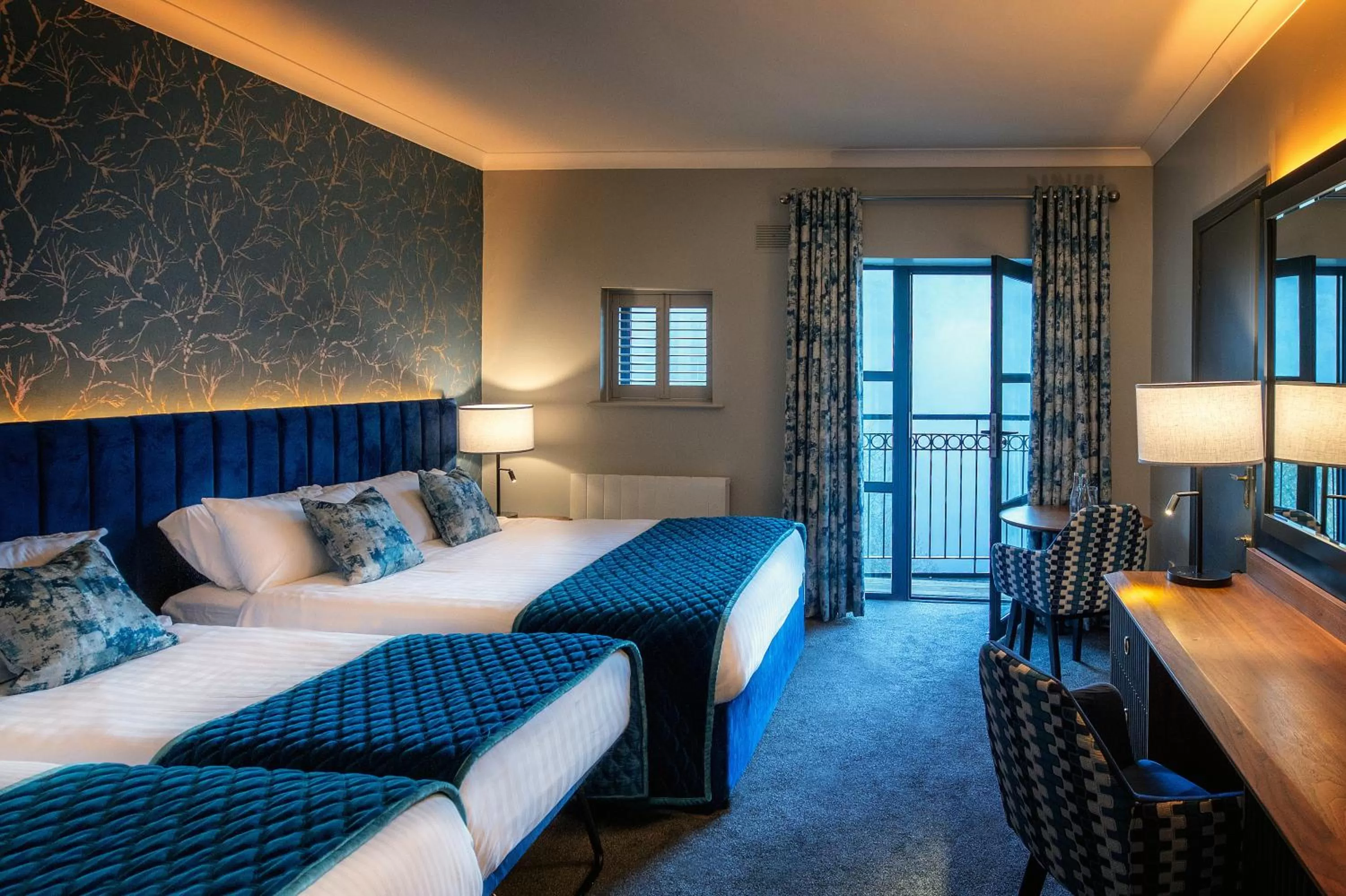 Bedroom, Bed in Riverside Park Hotel