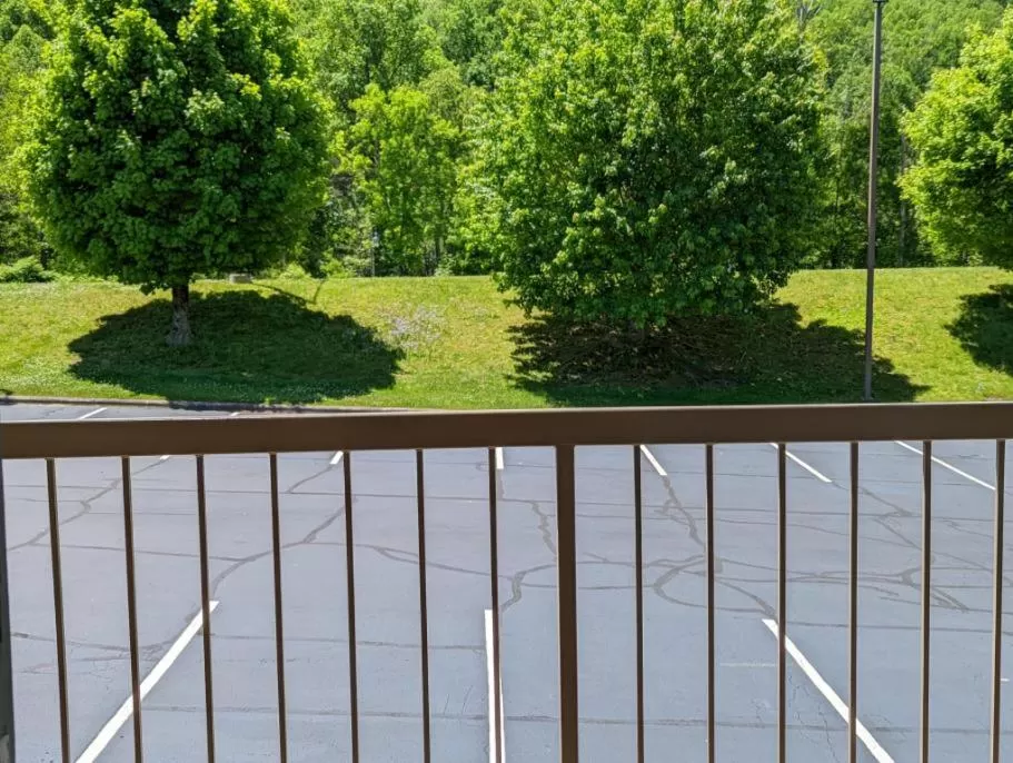 Spring in Quality Inn Cherokee Riverside