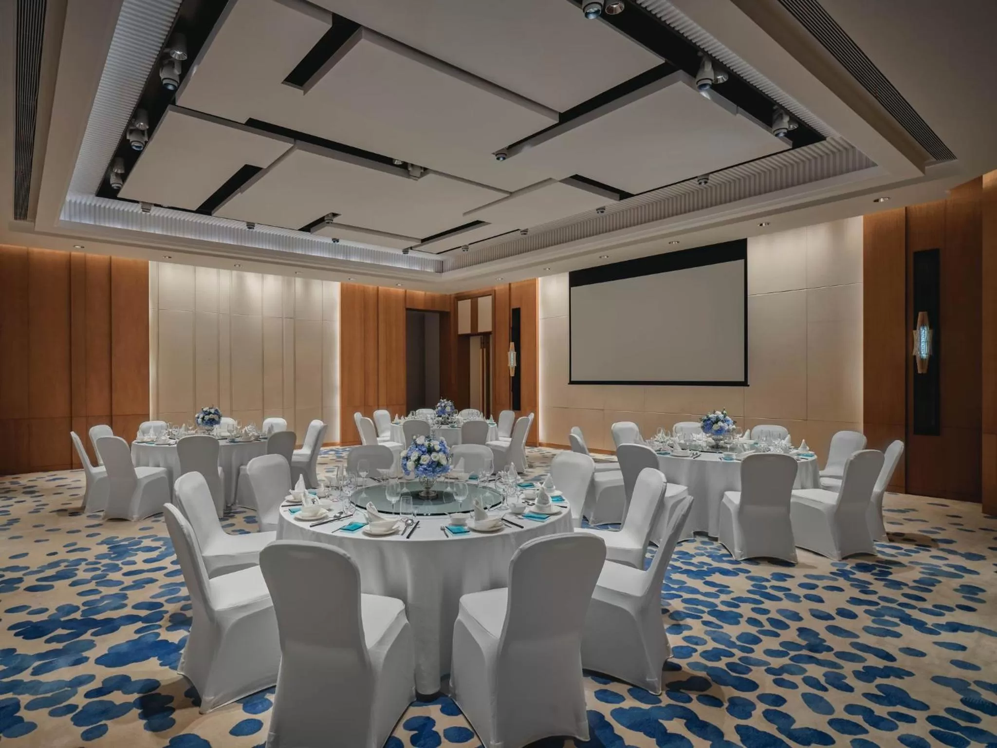 Meeting/conference room in Crowne Plaza Sanya Haitang Bay Resort by IHG