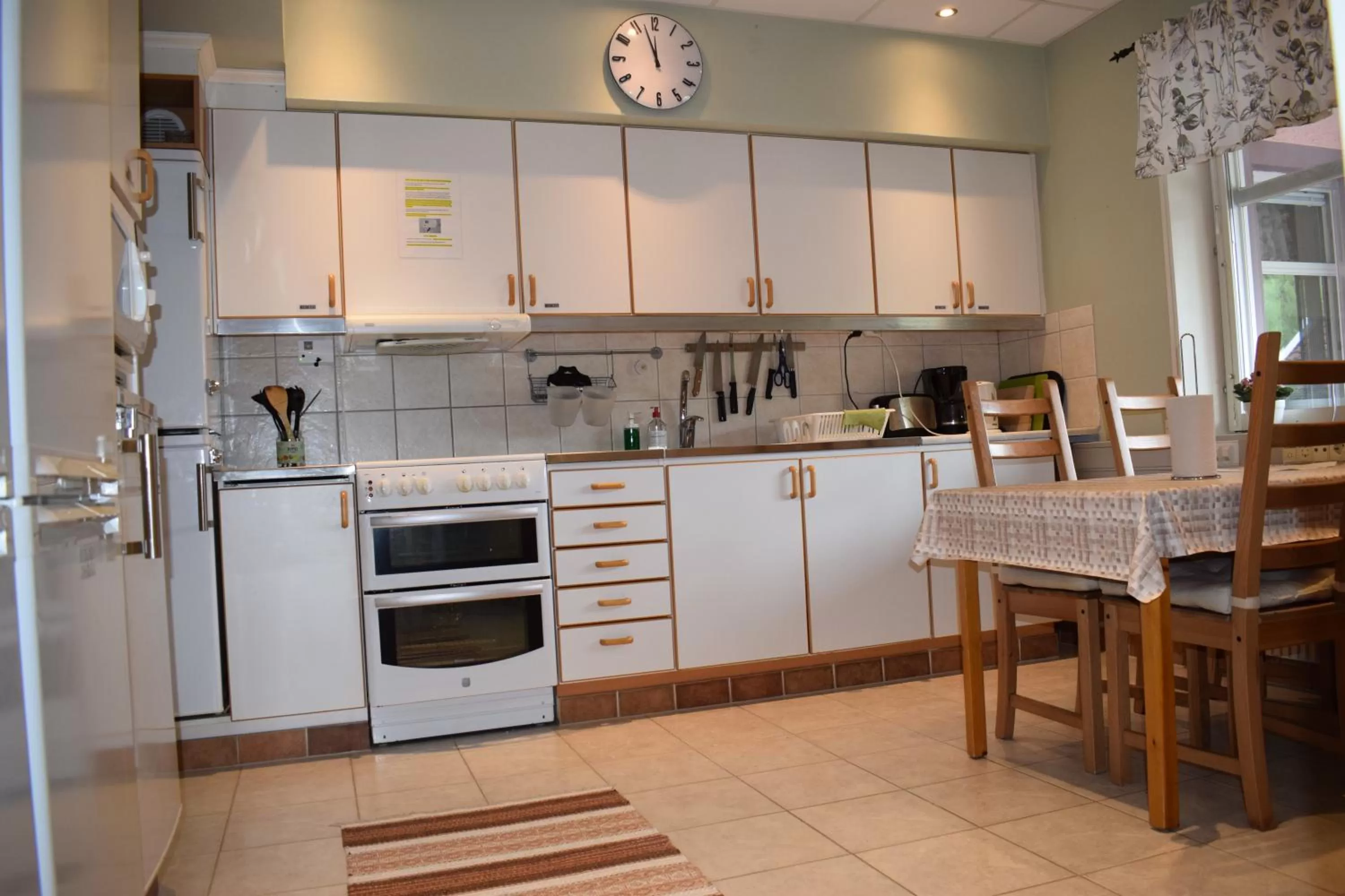 Communal kitchen, Kitchen/Kitchenette in Vallabiten Rum och Lägenheter