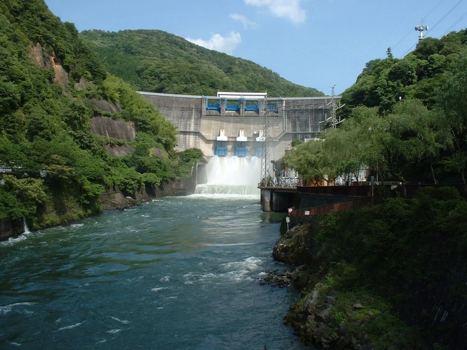 Nearby landmark in Hanayashiki Ukifune-en