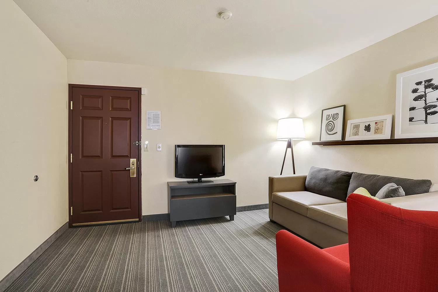 Living room in Country Inn & Suites by Radisson, Green Bay, WI