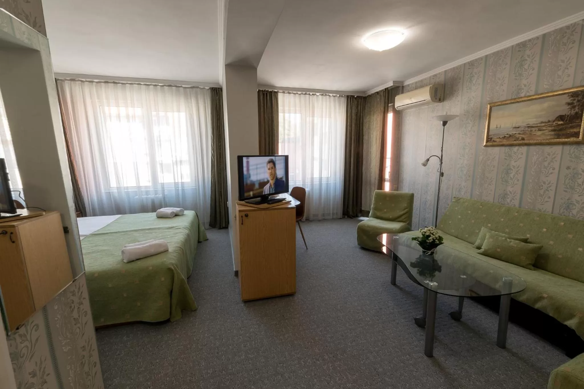 TV and multimedia, Bed in Noviz Hotel
