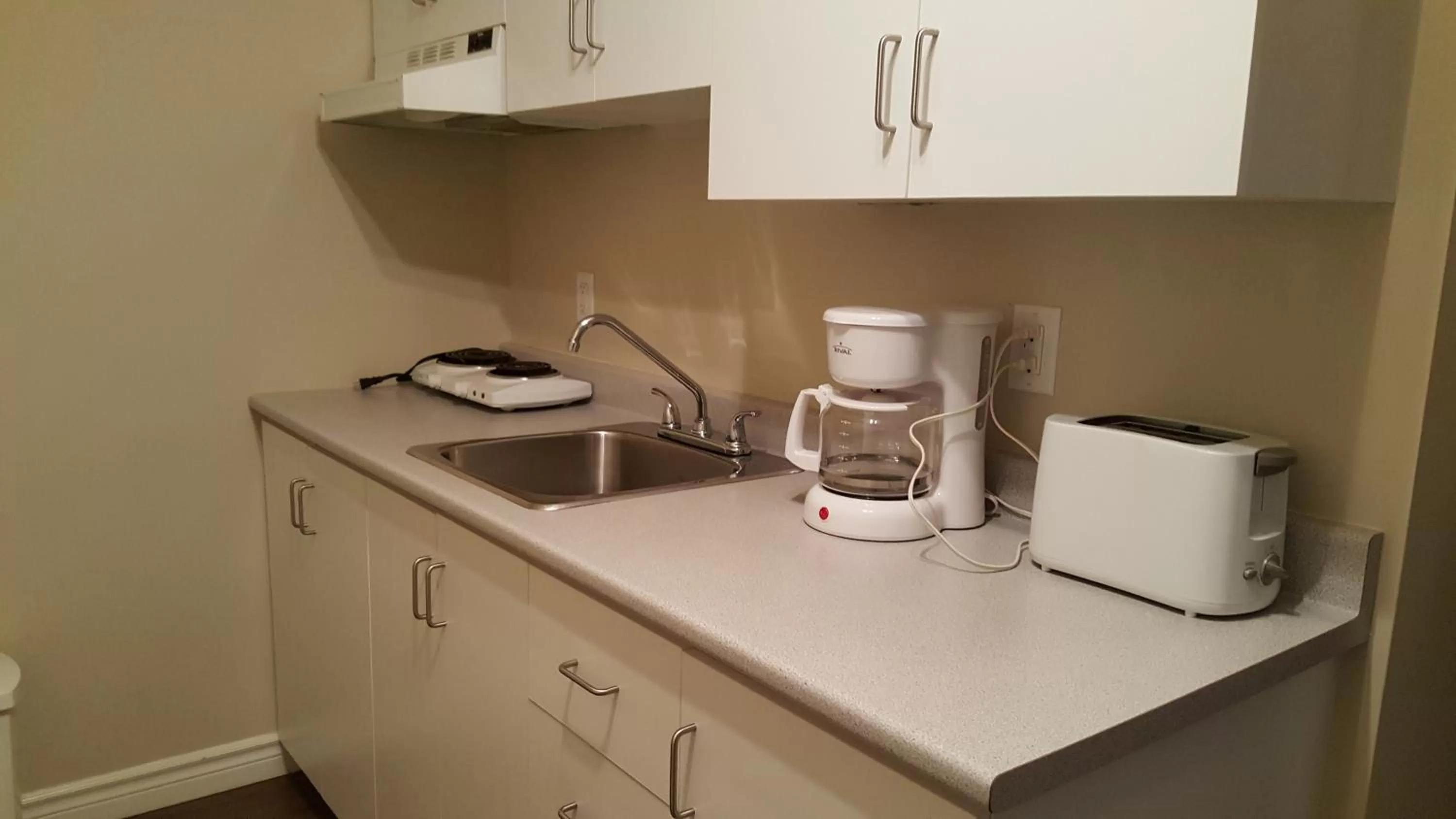 Kitchen or kitchenette in Duvernay Studios and Suites