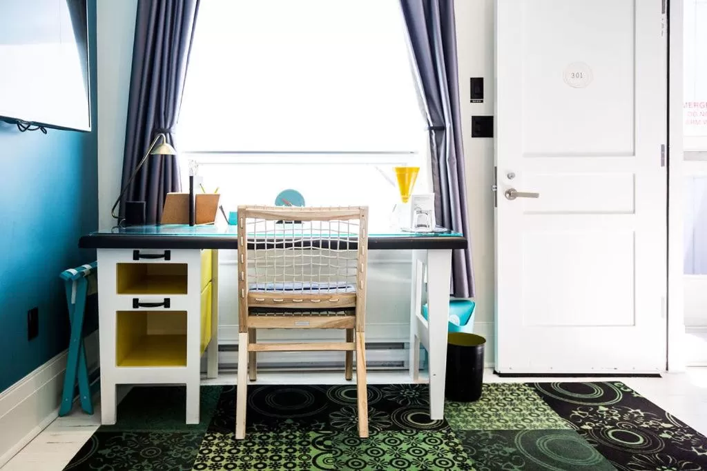 Seating area in Drake Devonshire and Motor Inn