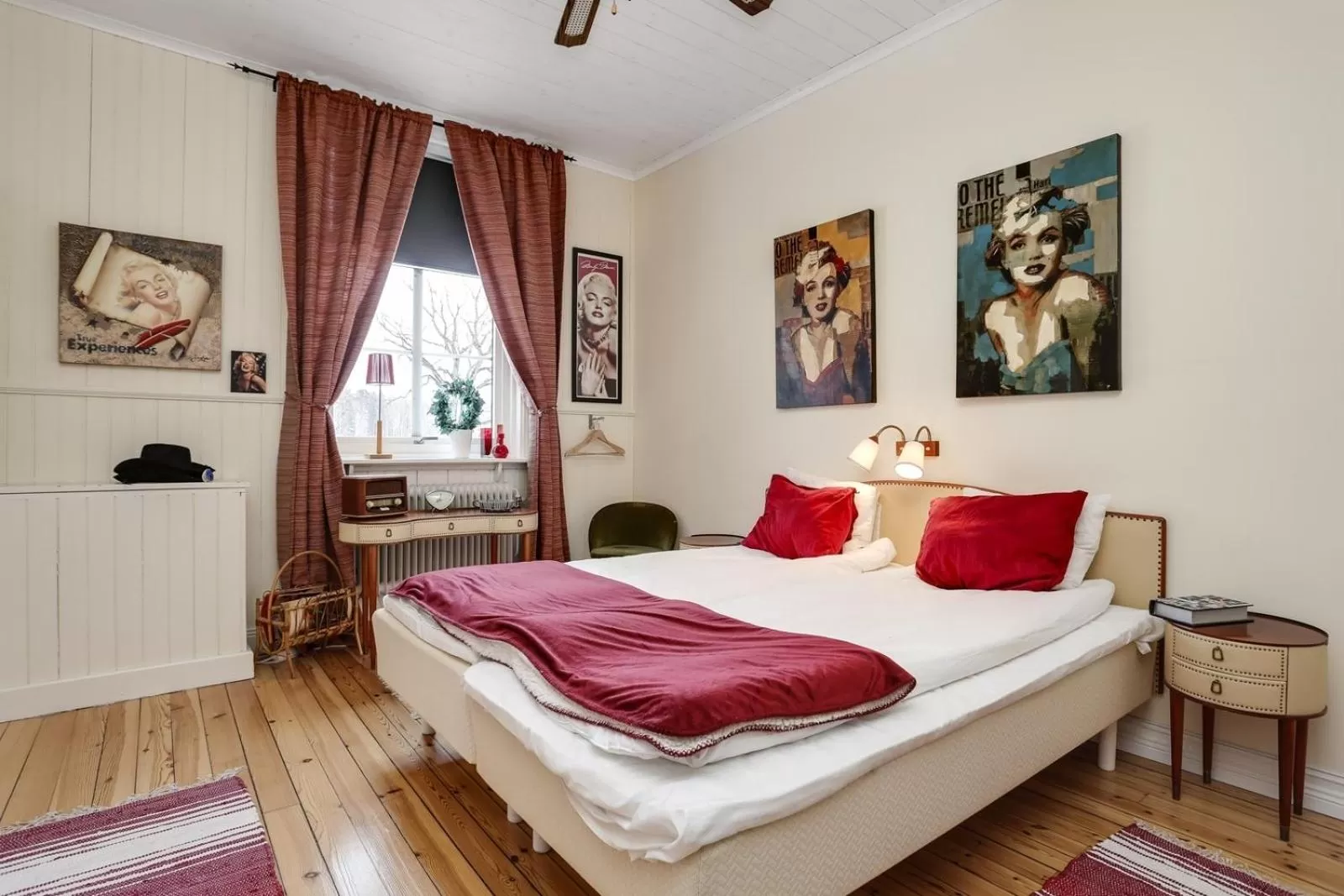 Bed in HagbackensGård Bed&Breakfast