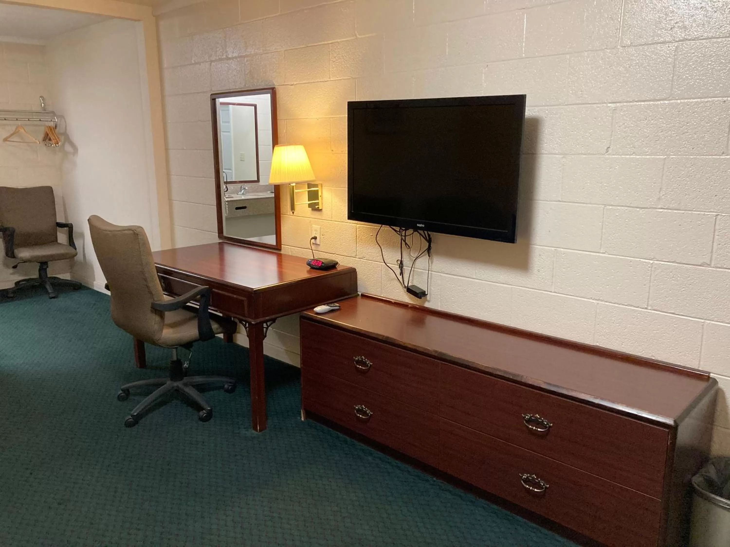 TV and multimedia in Childress Inn