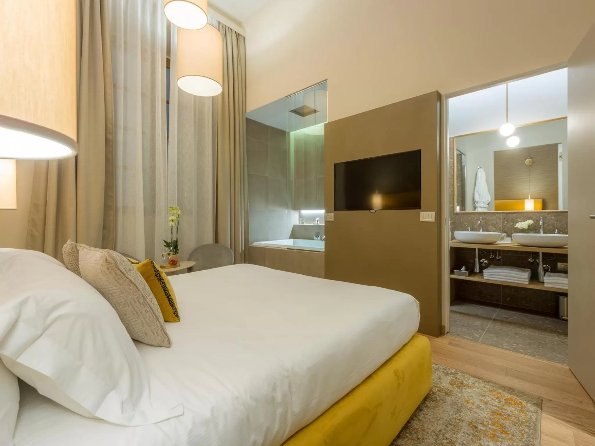 Bed in Renascentia in Florence - Adults Only