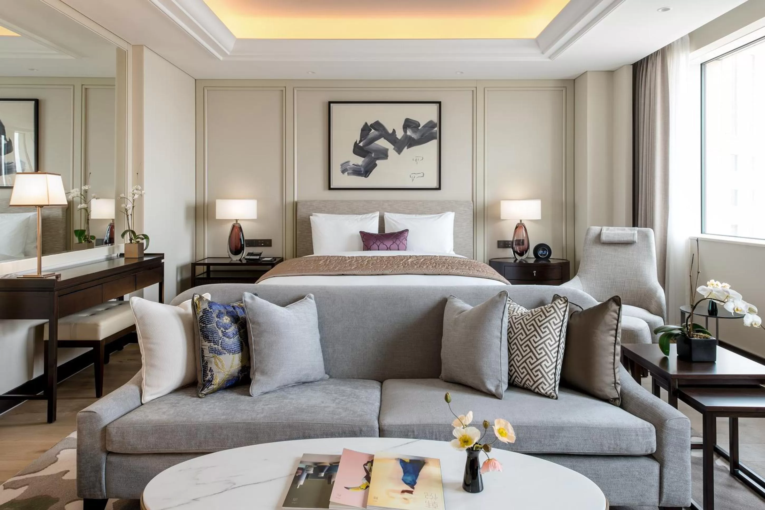 Photo of the whole room in Paradise City