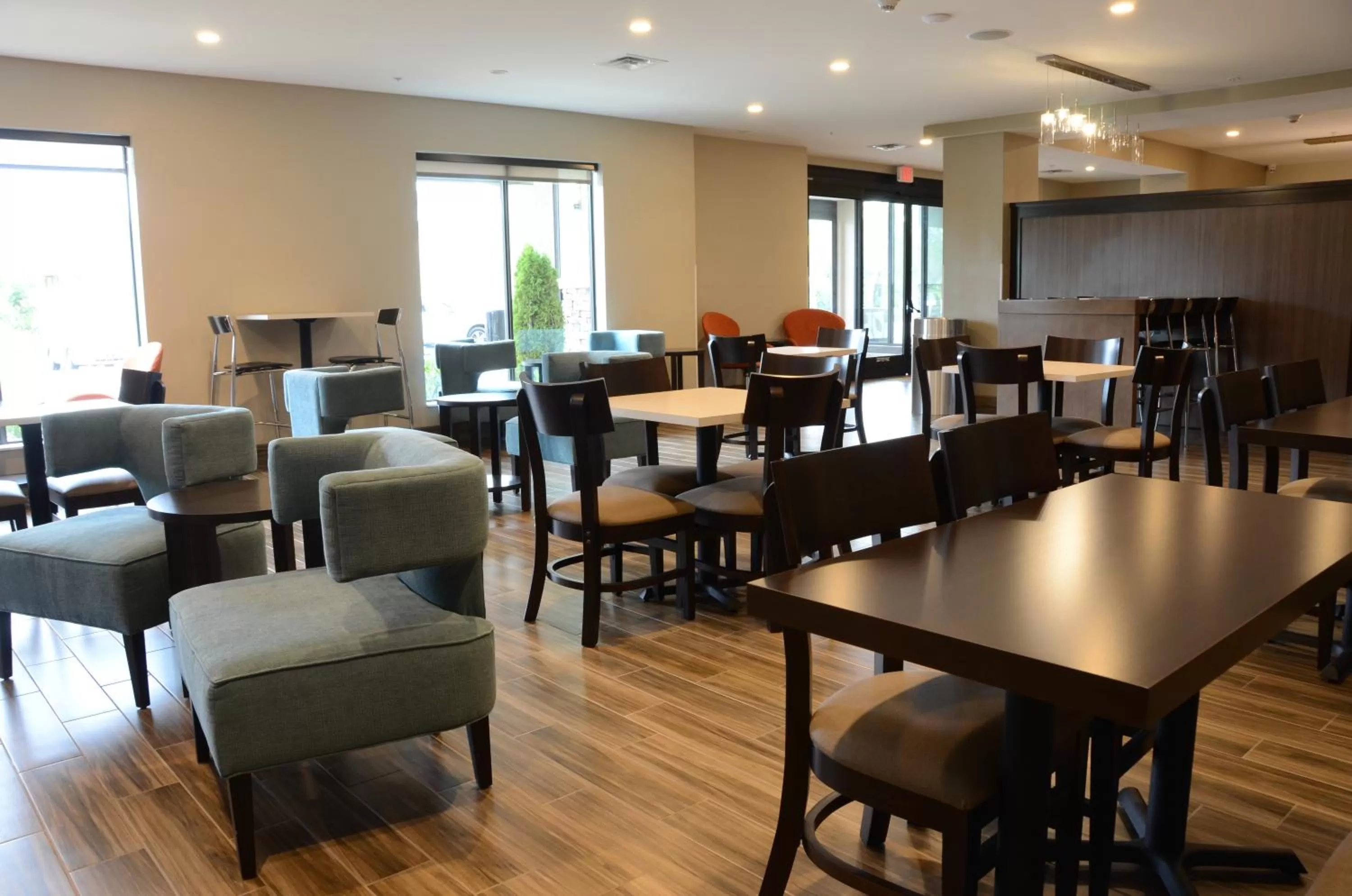 Restaurant/places to eat in MainStay Suites Bowling Green North