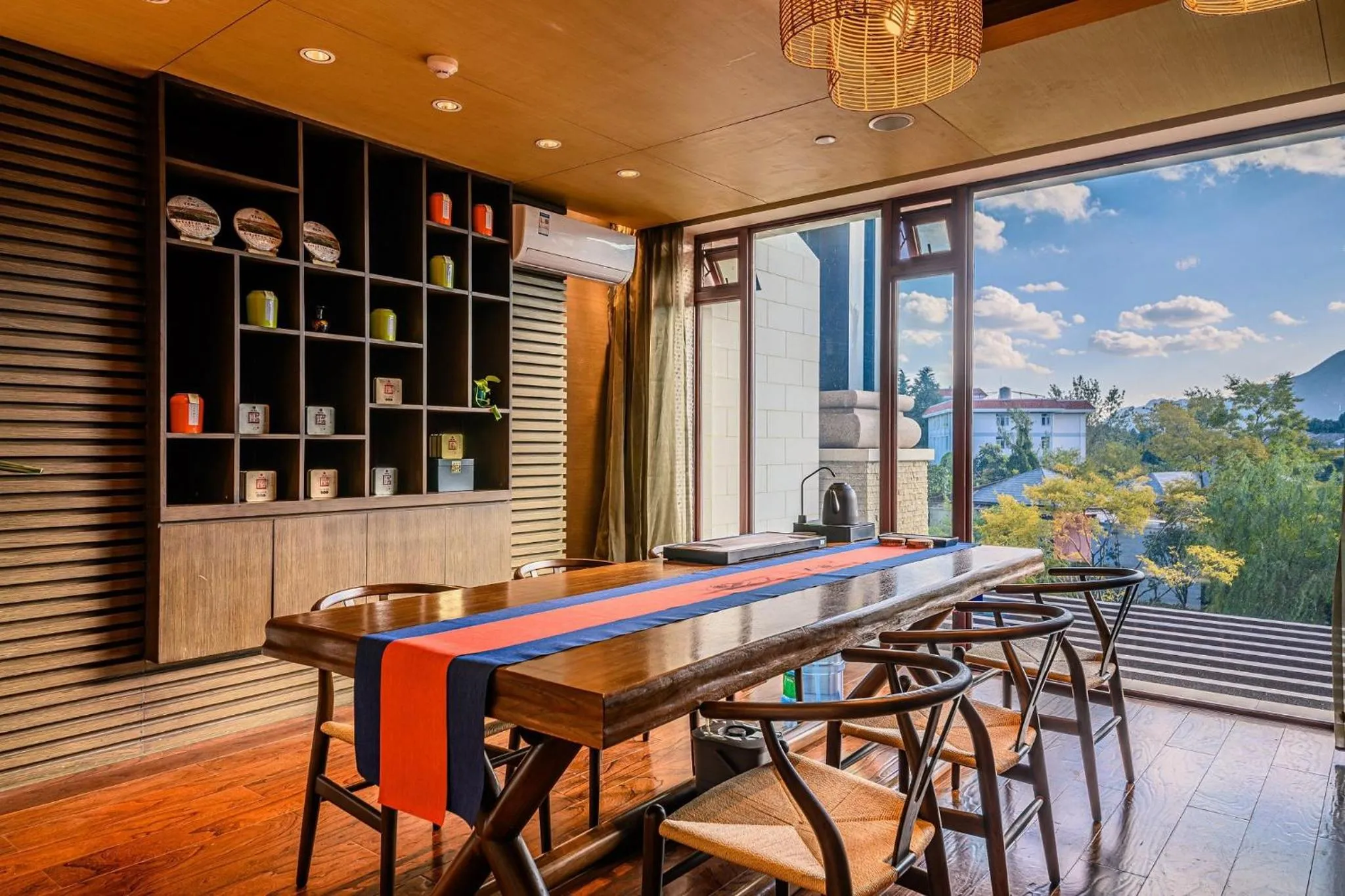 Lounge or bar in HUALUXE Hotels & Resorts Kunming