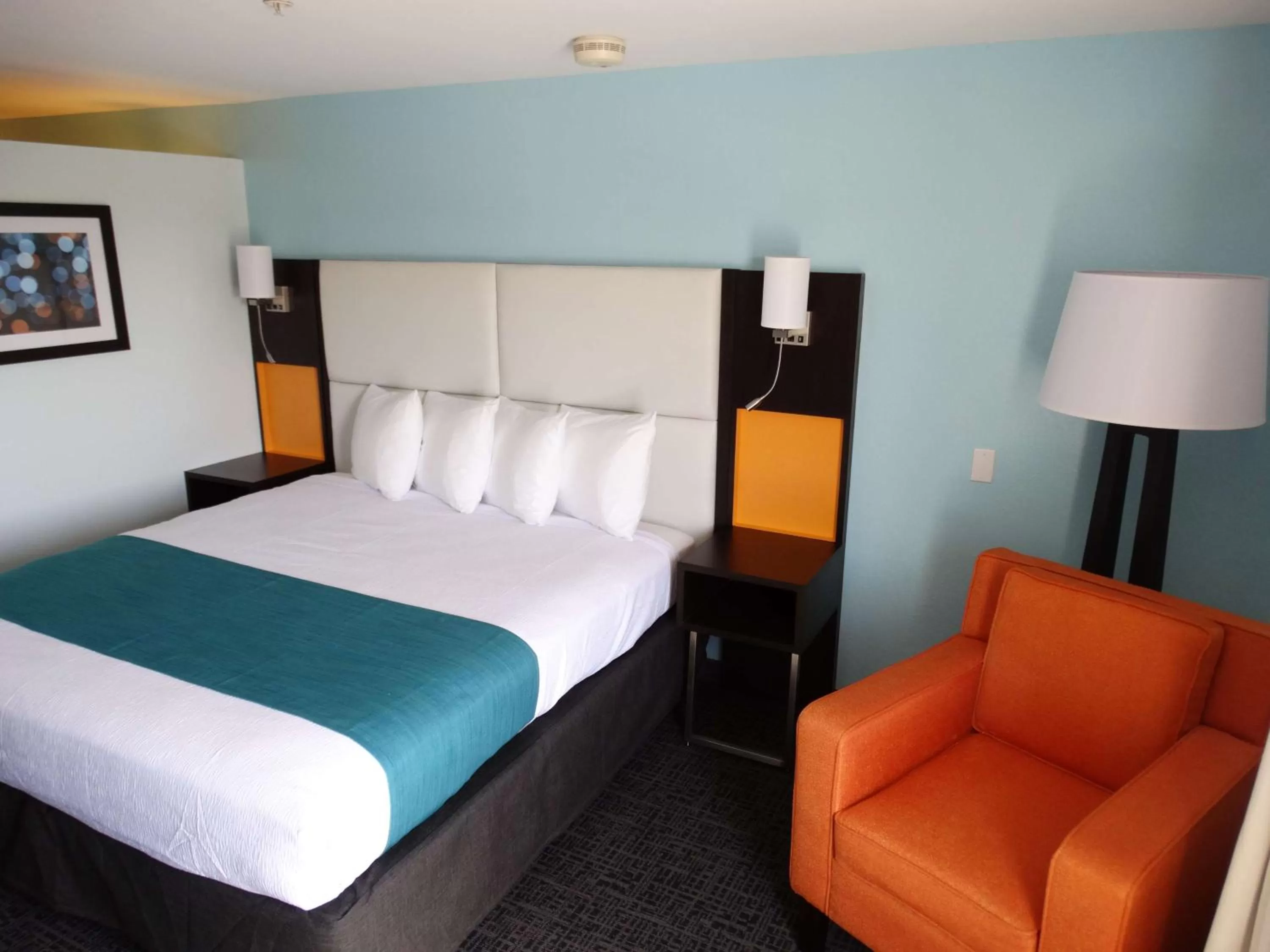 Photo of the whole room, Bed in Best Western Plus Orlando Lake Buena Vista South Inn & Suites