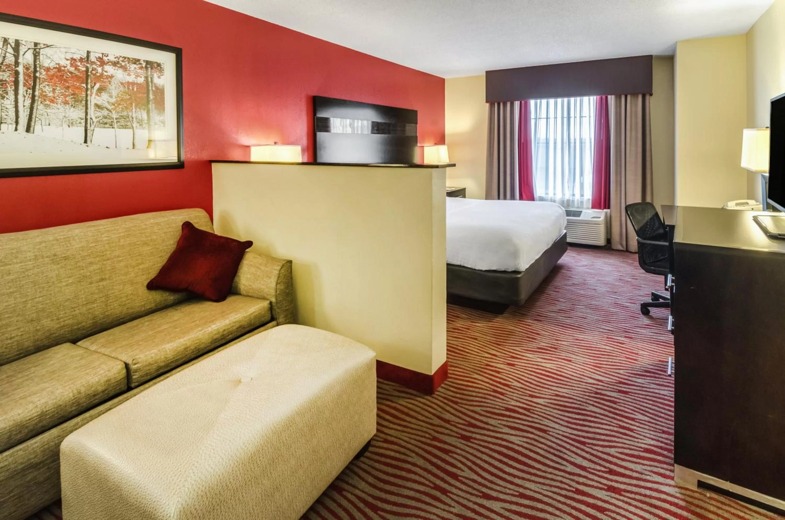 Photo of the whole room, Bed in Holiday Inn Express Hotel & Suites Vinita by IHG
