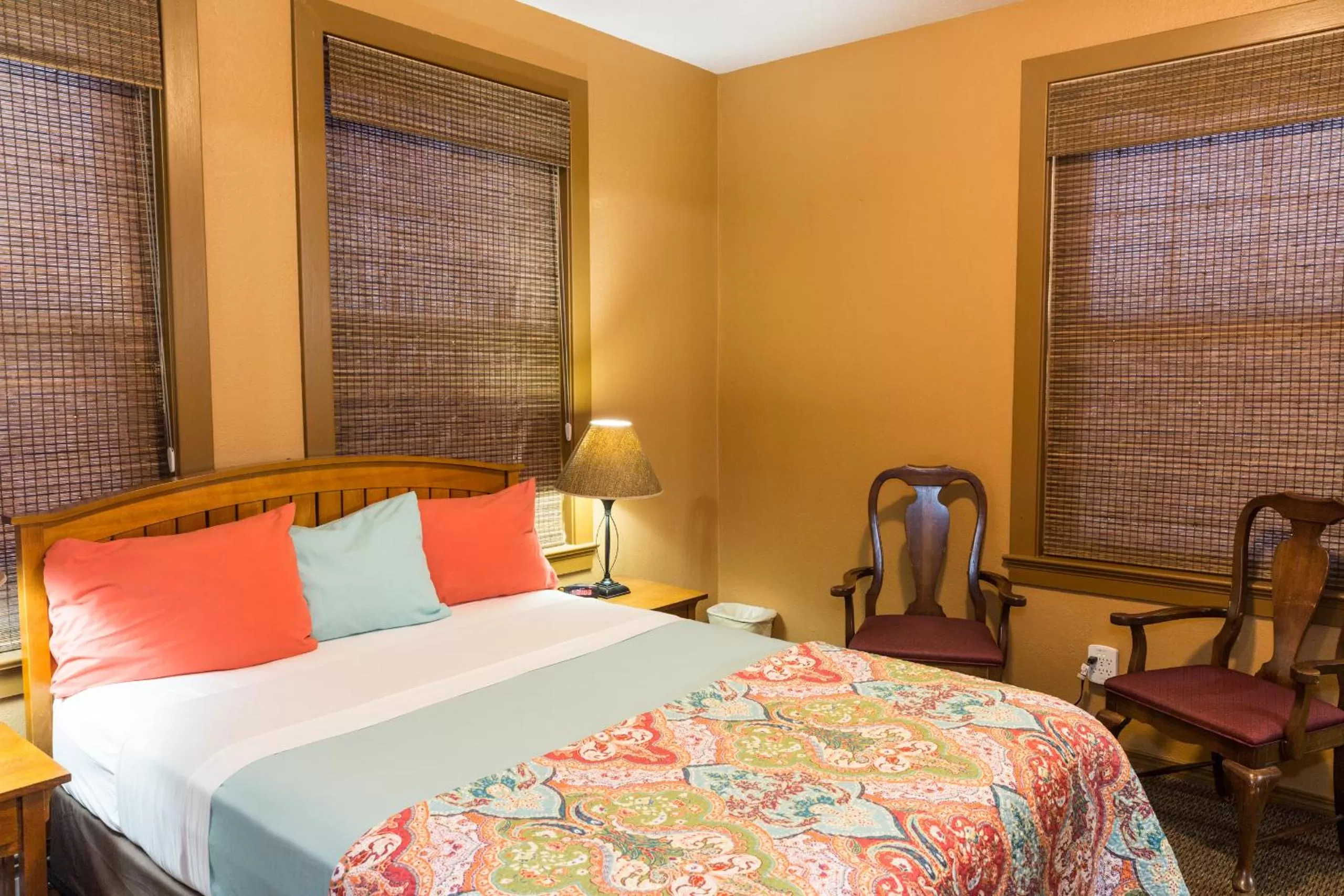 Bedroom in Hotel Cathlamet