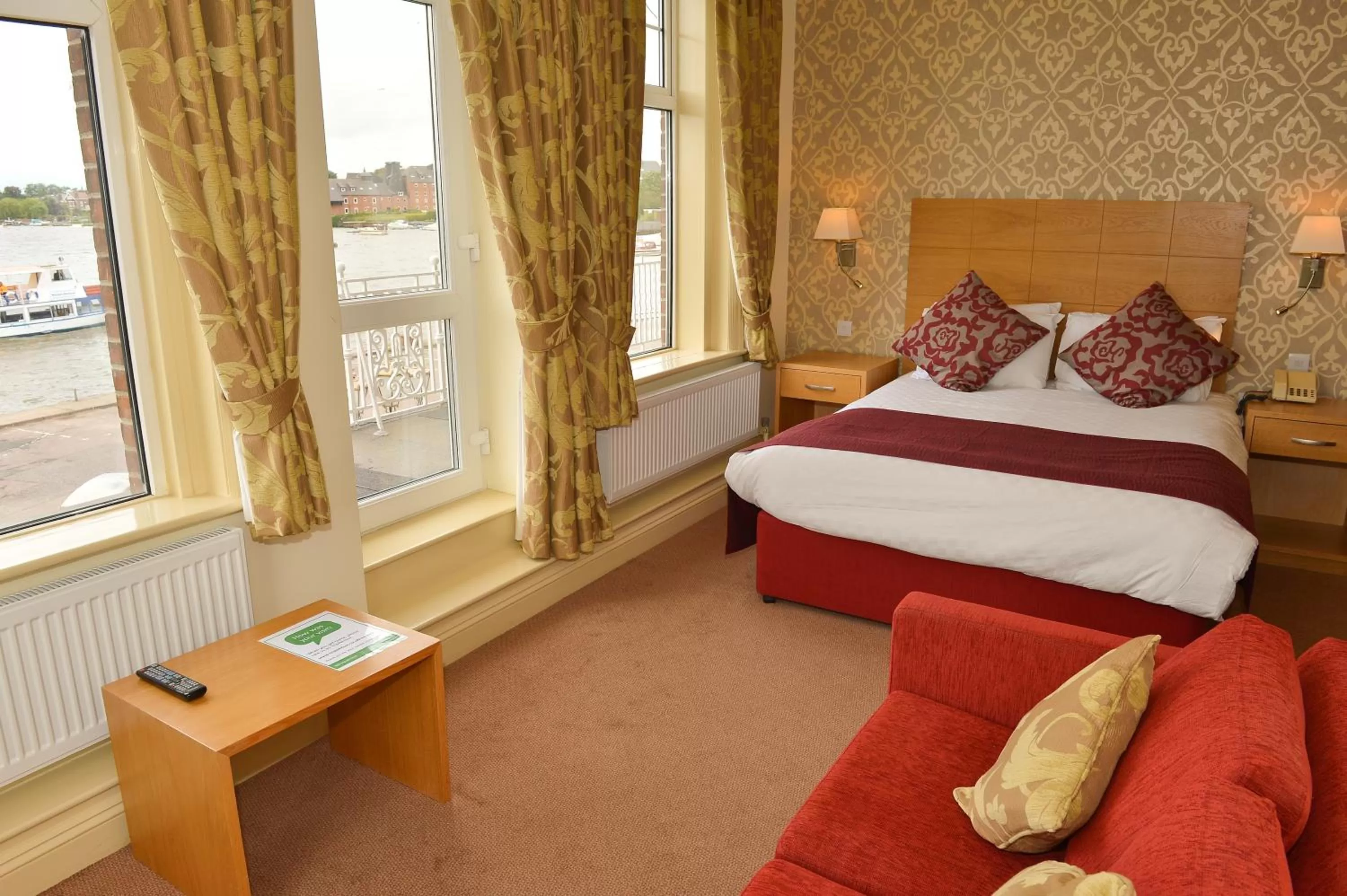 Photo of the whole room, Bed in Wherry Hotel