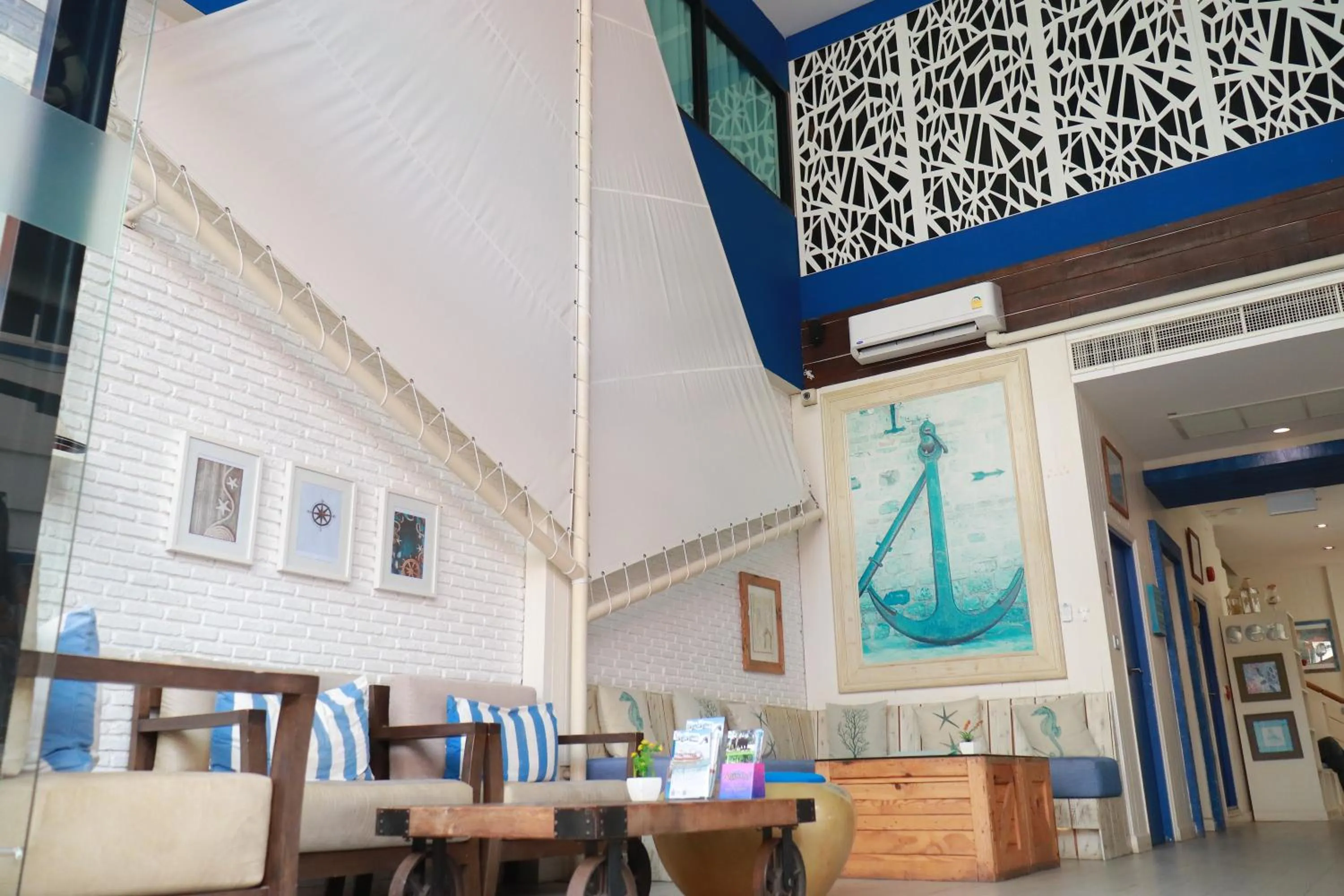 Lobby or reception in The Blue Pearl Kata Hotel