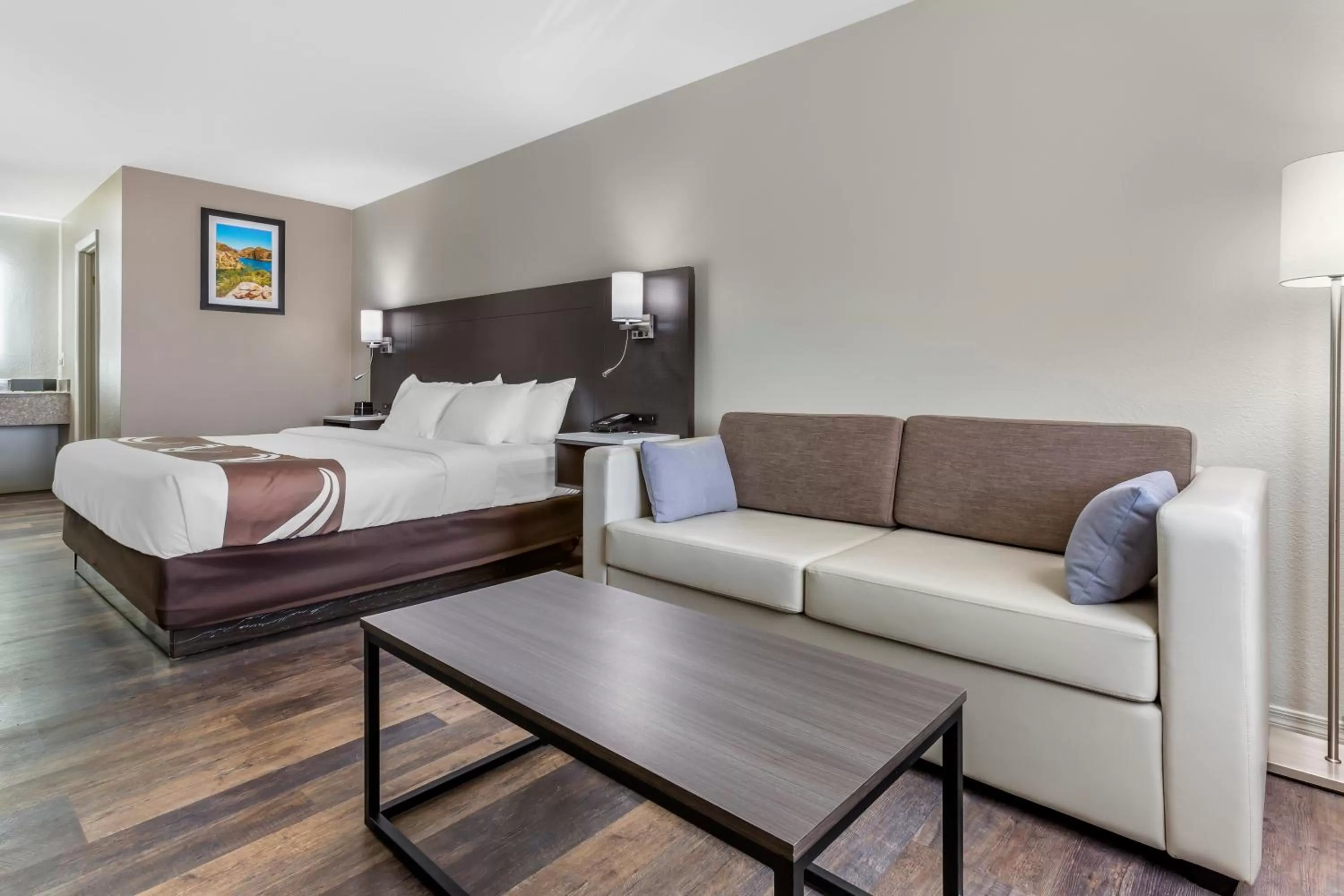 King Room with Roll In Shower - Accessible/Non-Smoking in Quality Inn Show Low