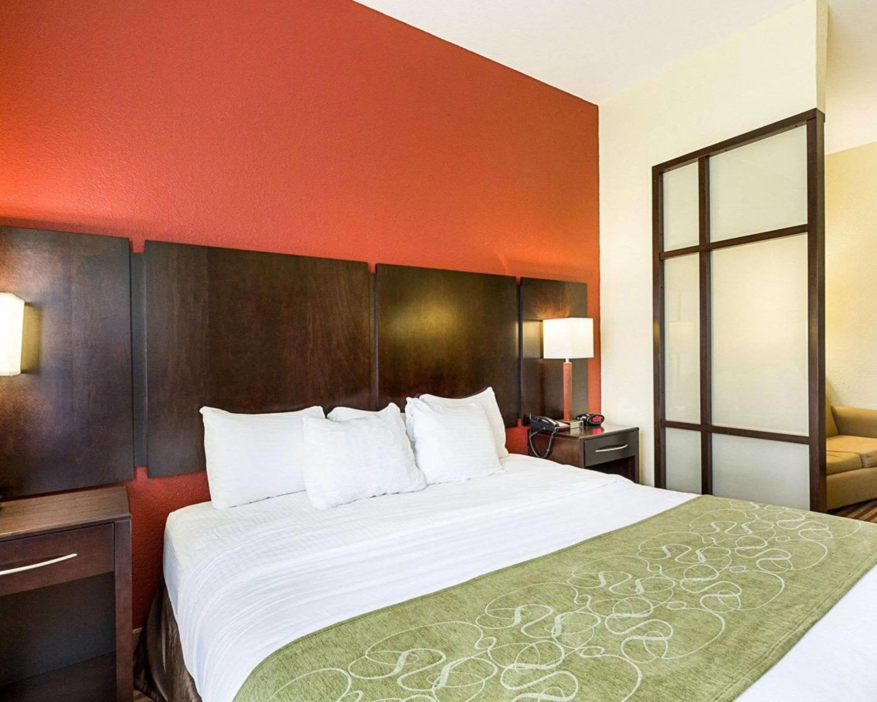 King Studio Suite - Smoking in Days Inn & Suites by Wyndham Houston / West Energy Corridor