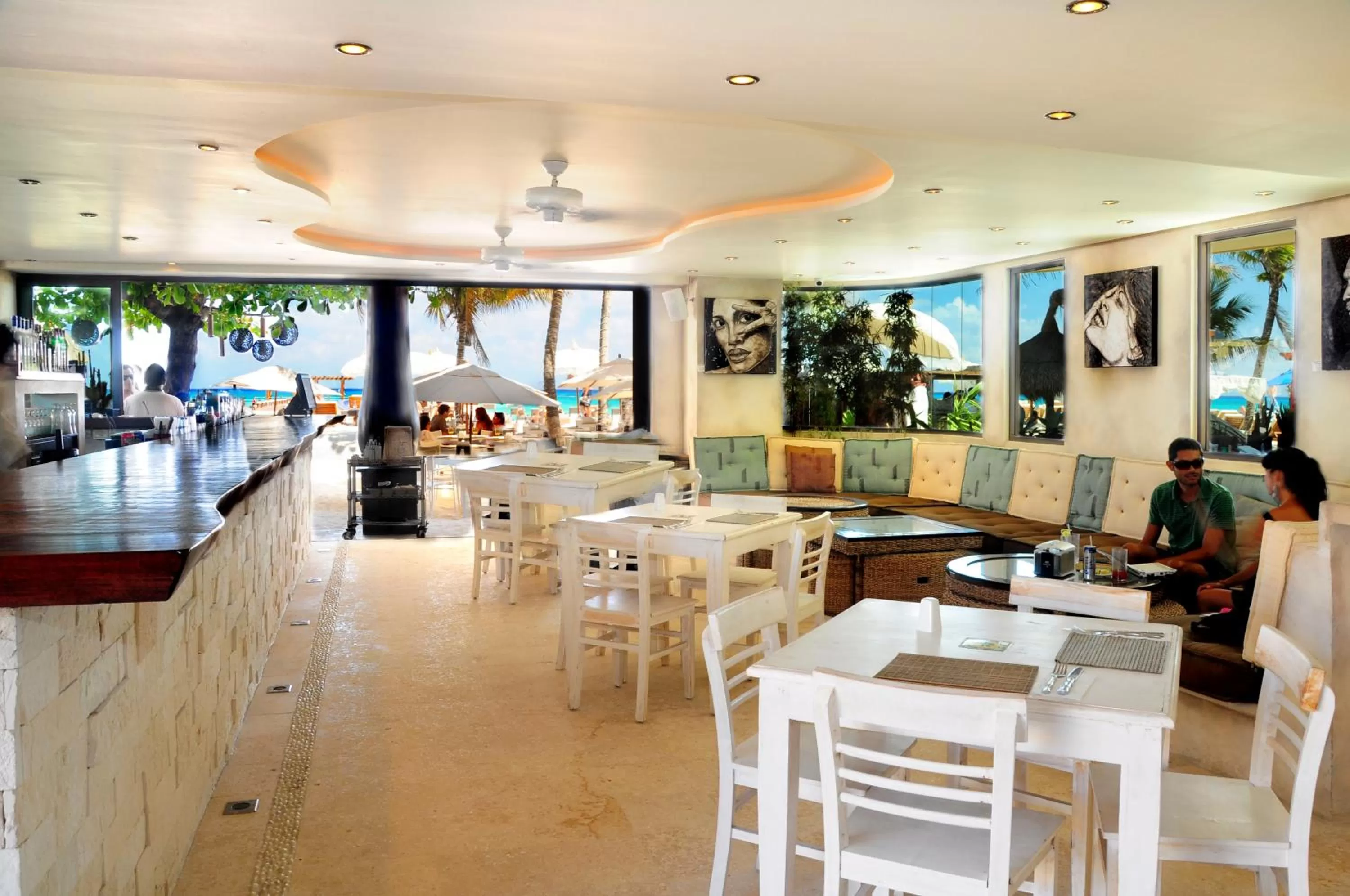 Restaurant/places to eat in El Taj Oceanfront and Beachside Condo Hotel