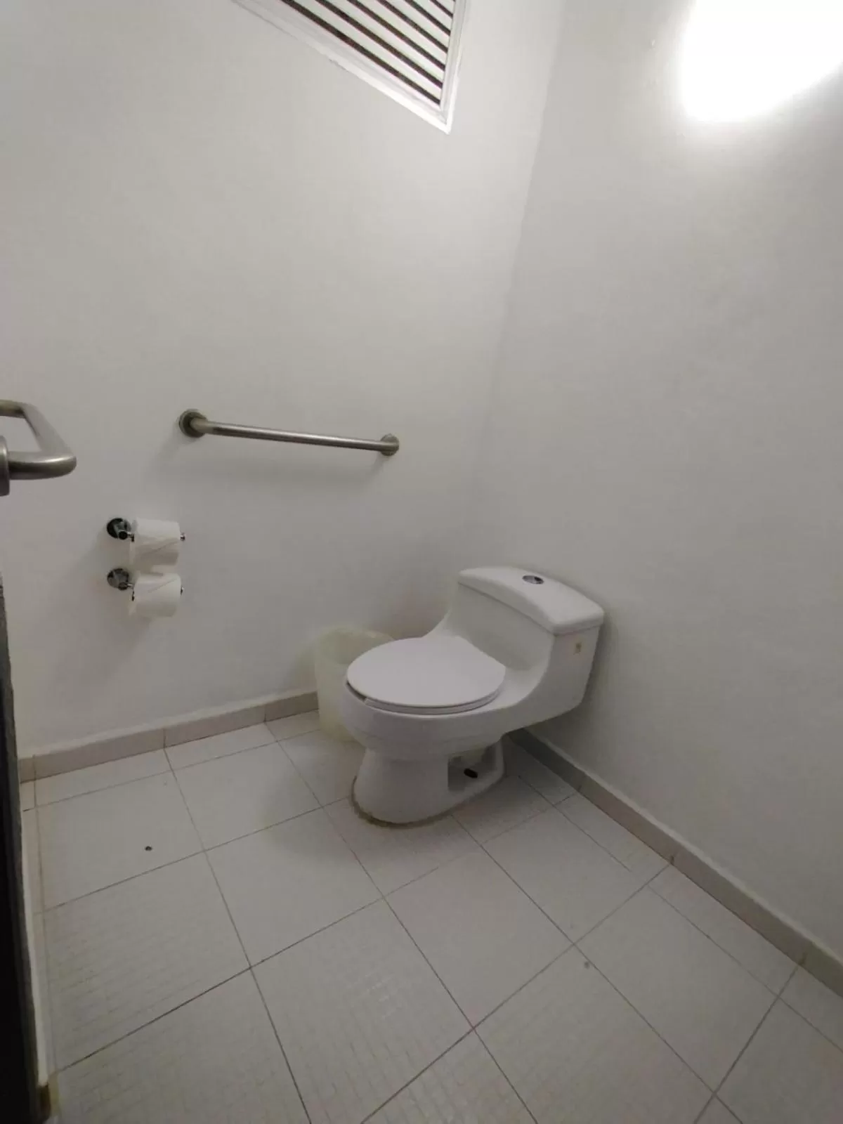 Toilet in TRYP by Wyndham Chetumal