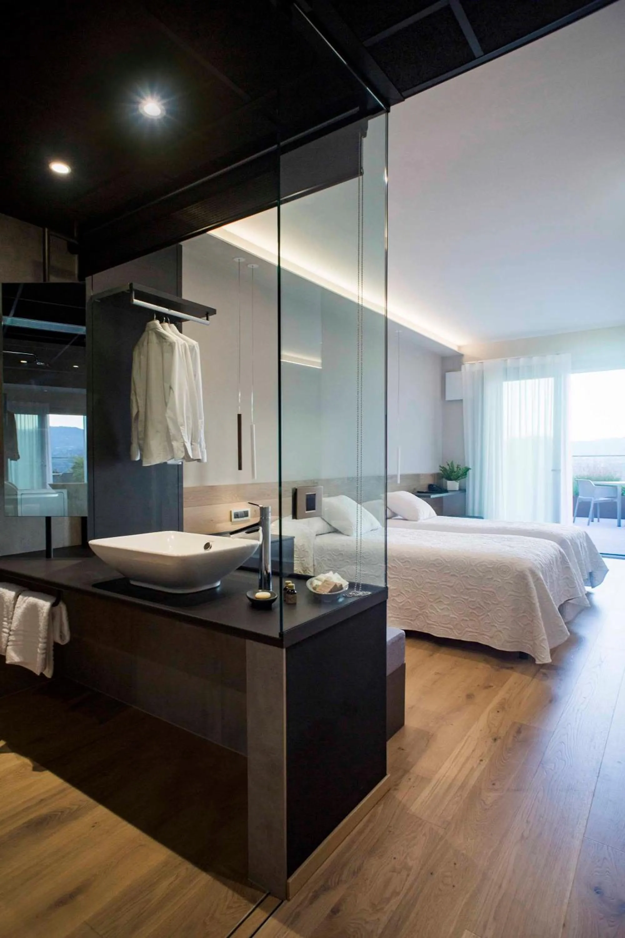 Shower, Bed in Hotel Ristorante La Rosina