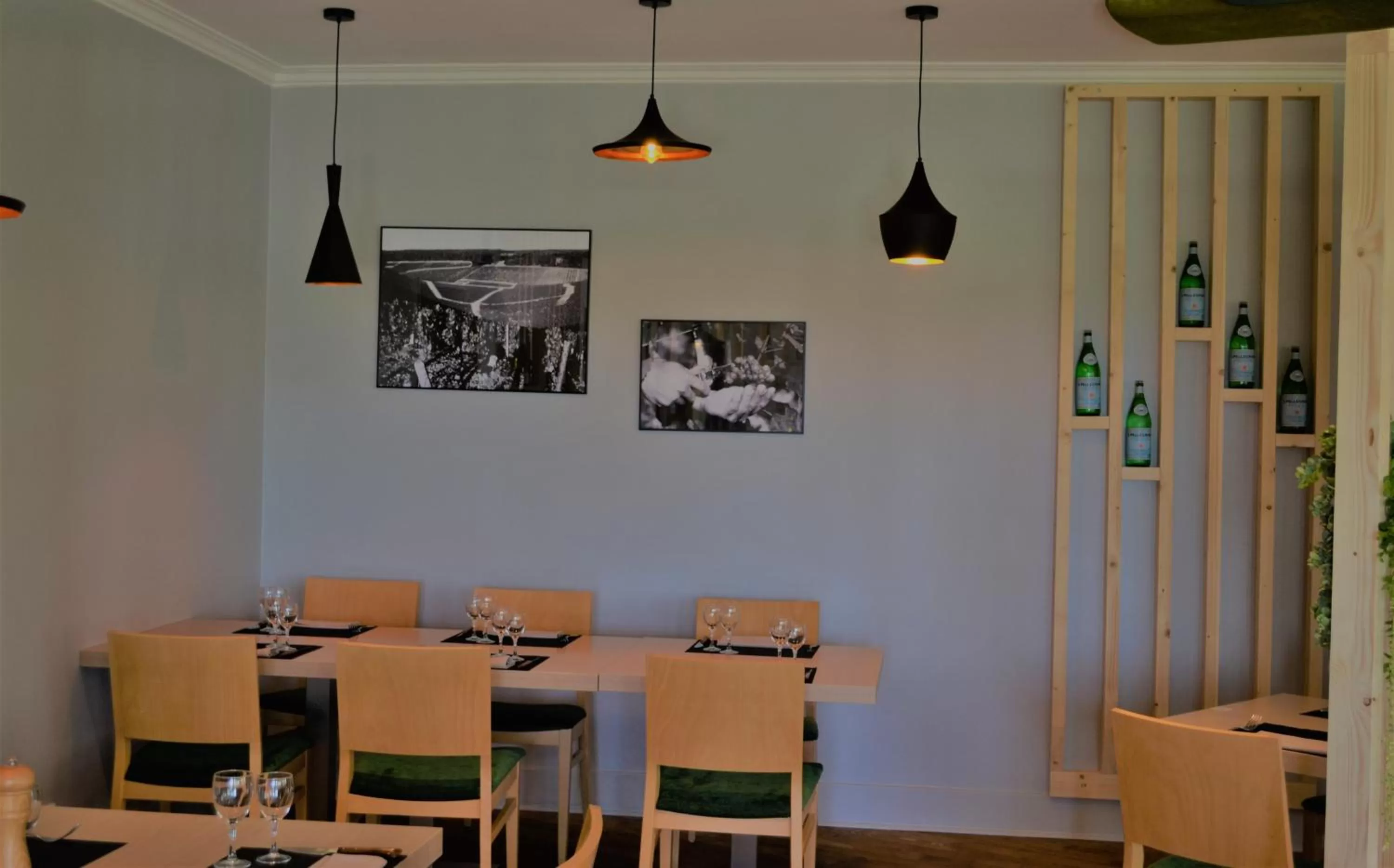 Restaurant/places to eat in Kyriad Auxerre Appoigny