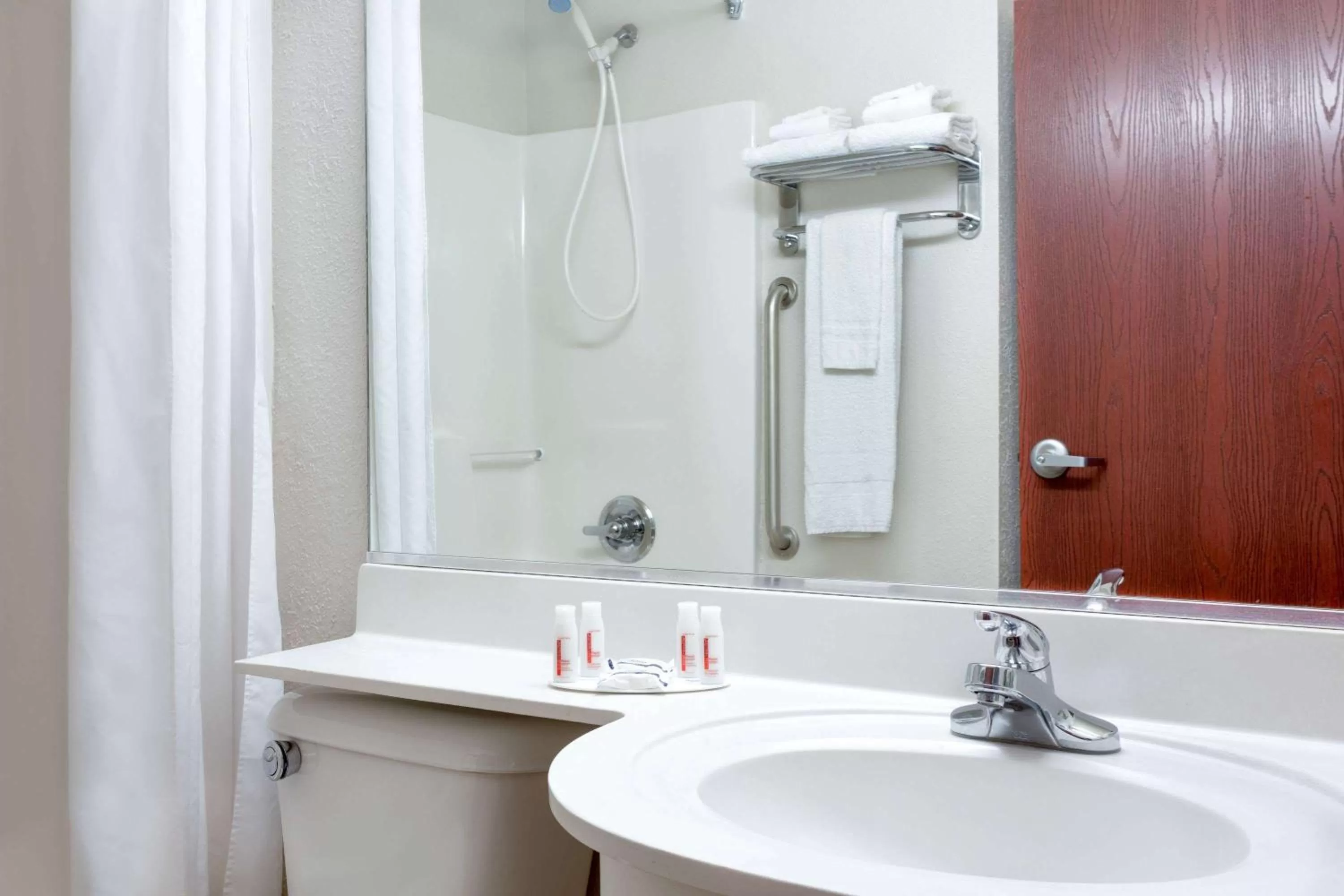 Bathroom in Microtel Inn & Suites by Wyndham Bremen
