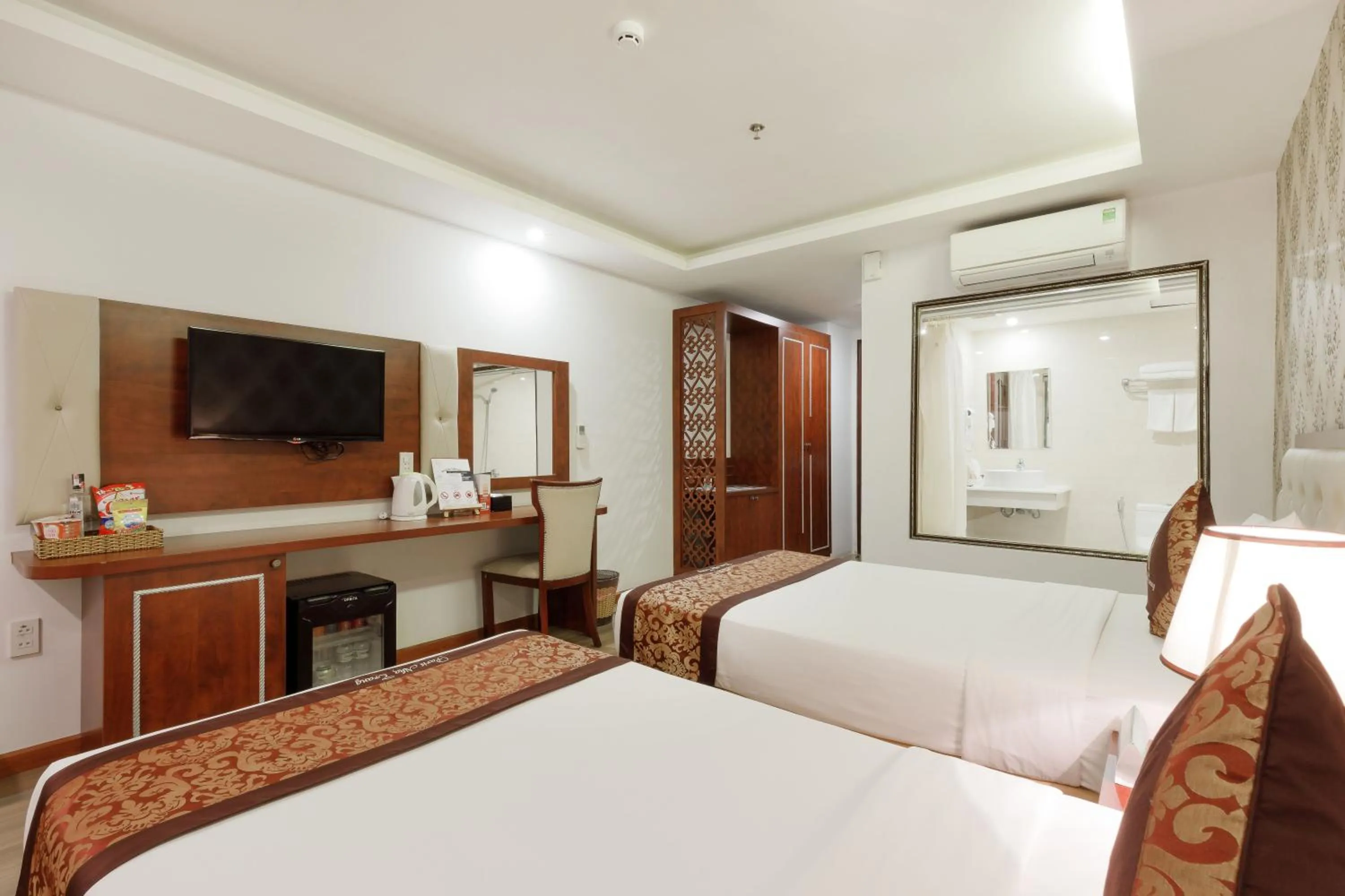 TV and multimedia, Bed in Paris Luxury Hotel & Apartment Nha Trang