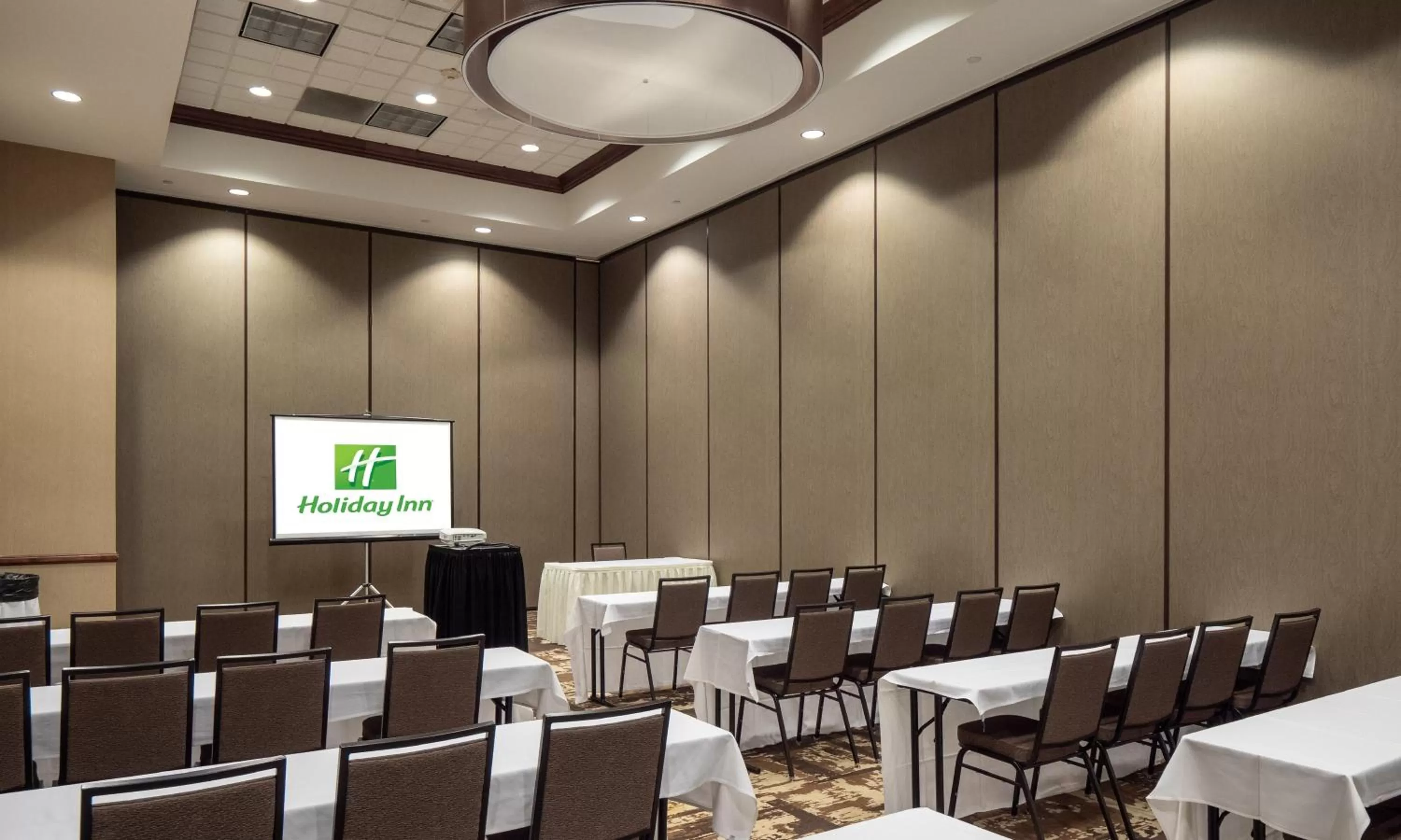 Meeting/conference room in Holiday Inn Conference Center Marshfield by IHG