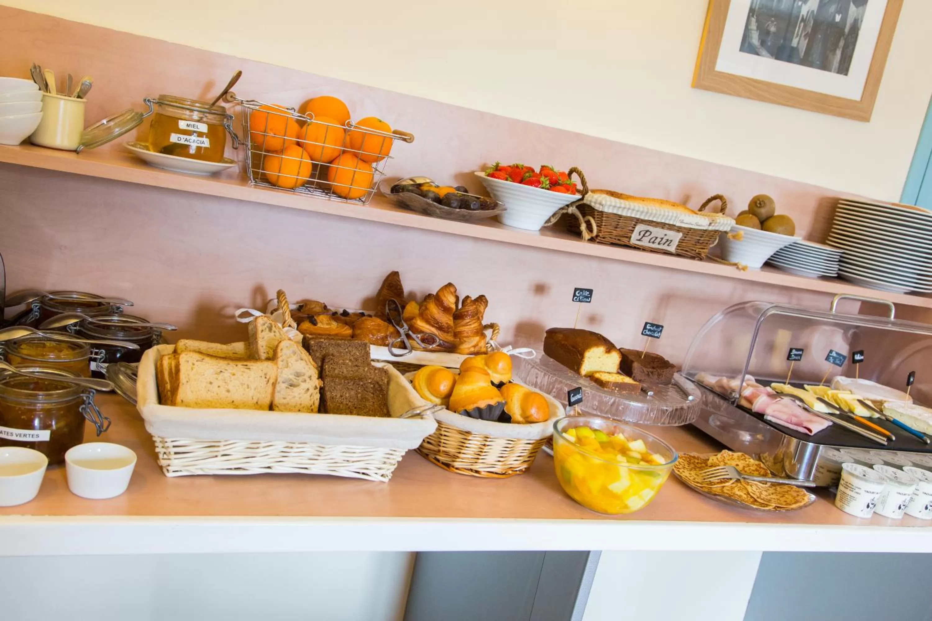 Food and drinks in Logis Hôtels Restaurant La Mère Hamard