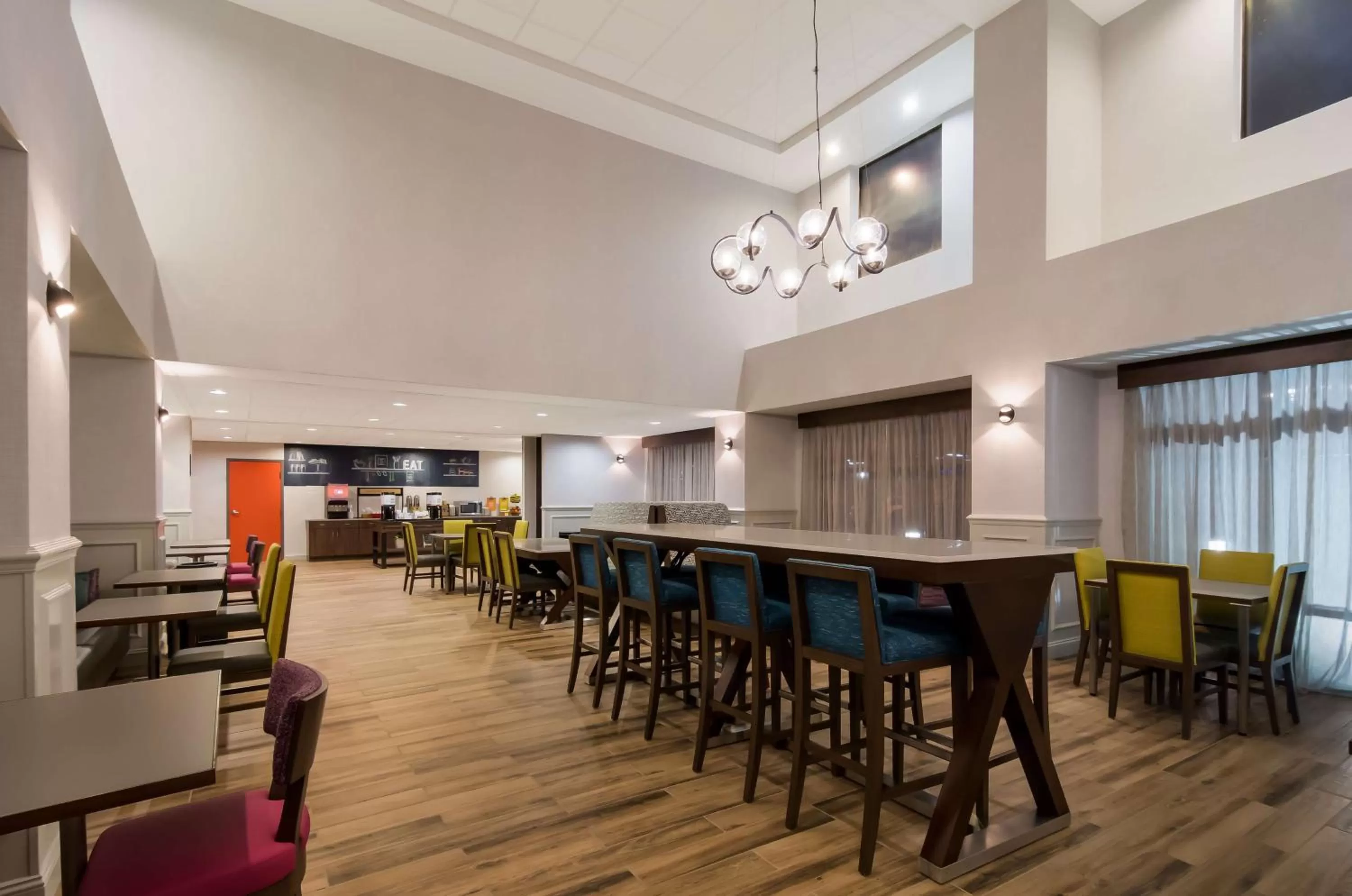 Breakfast in Hampton Inn Wilson Downtown