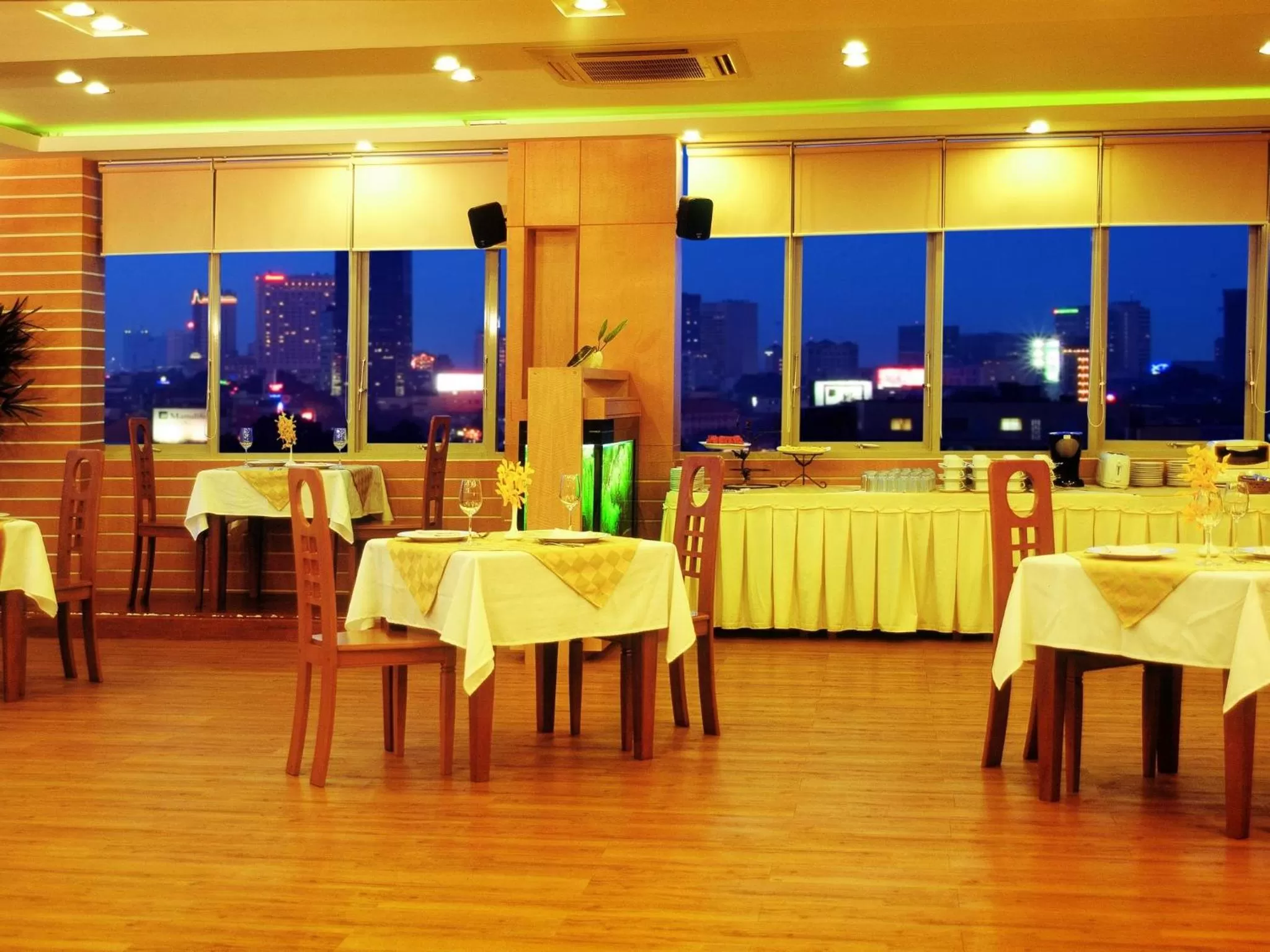 Restaurant/places to eat in Elios Hotel