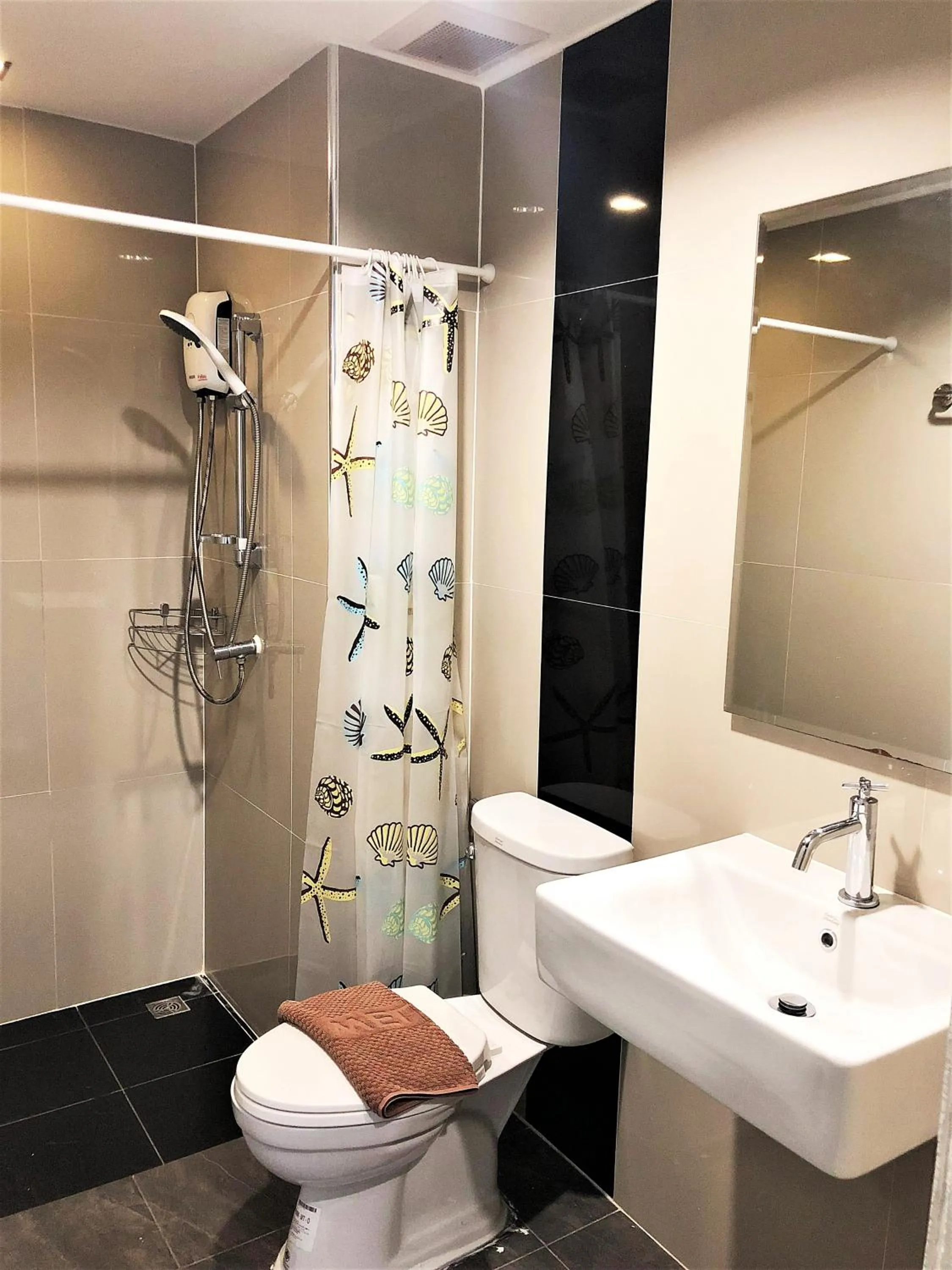 Photo of the whole room in Izen Plus Budget Hotel & Residence