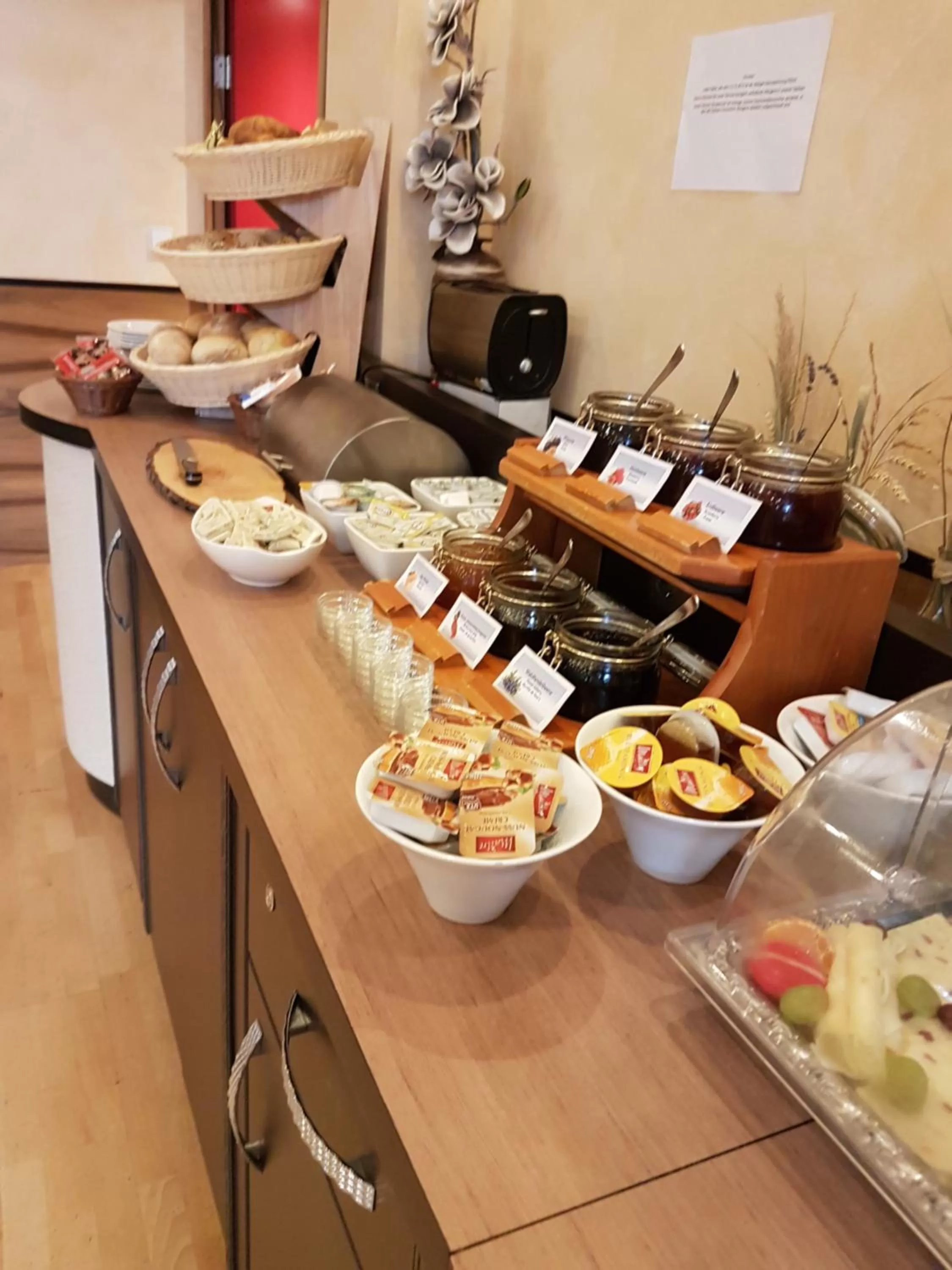 Food and drinks in Hotel Zum Weissen Ross