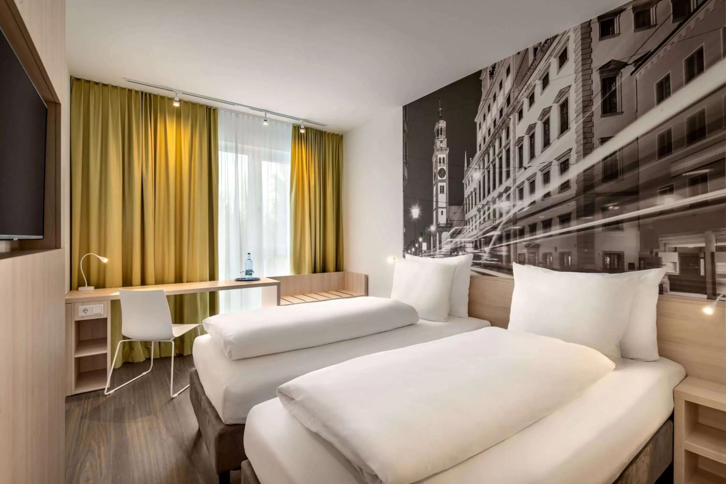 Photo of the whole room, Bed in Super 8 by Wyndham Augsburg