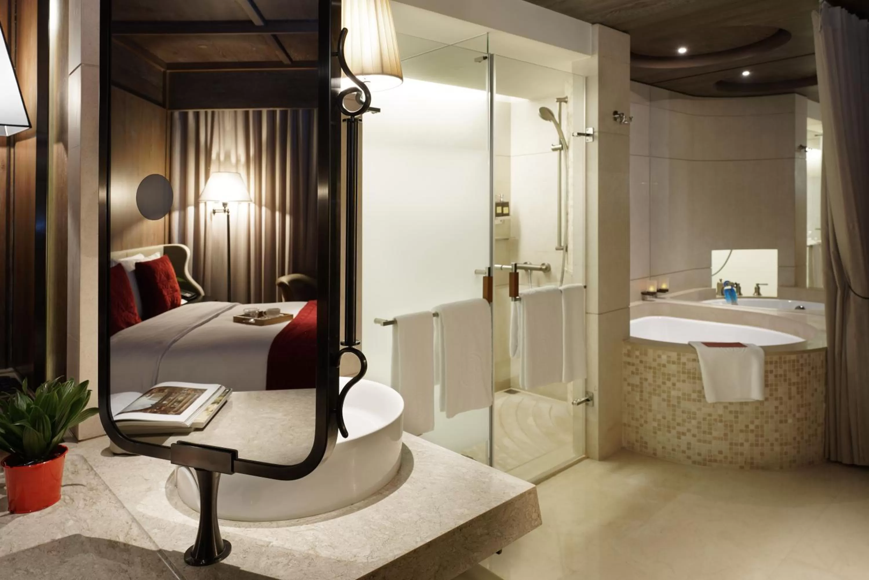 Shower in Palais de Chine Hotel