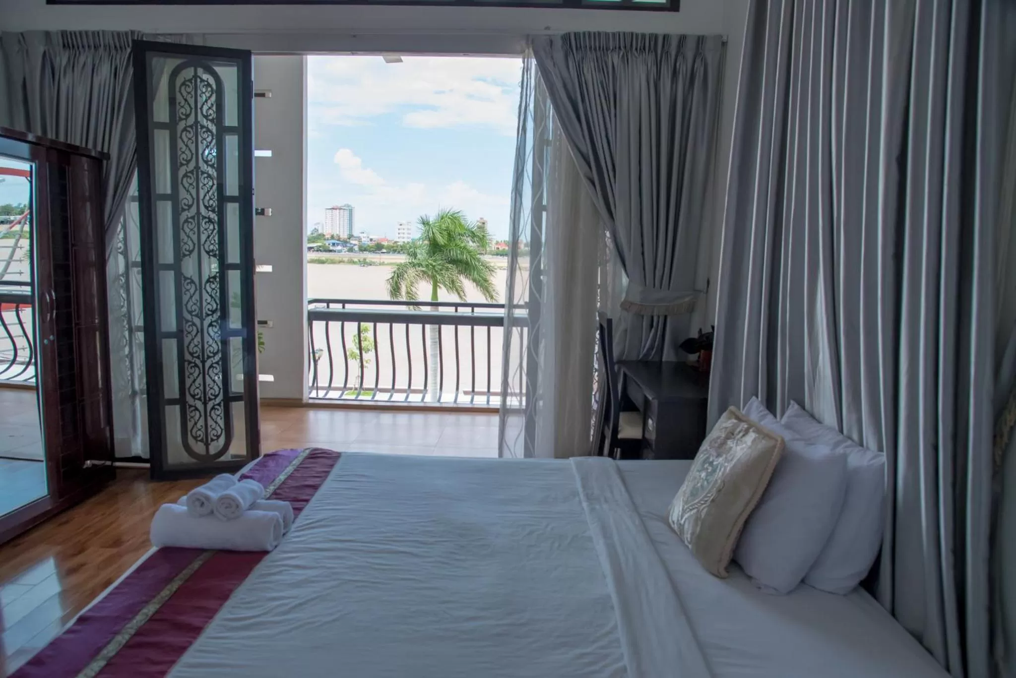 Balcony/Terrace, Bed in New Season Riverside Hotel