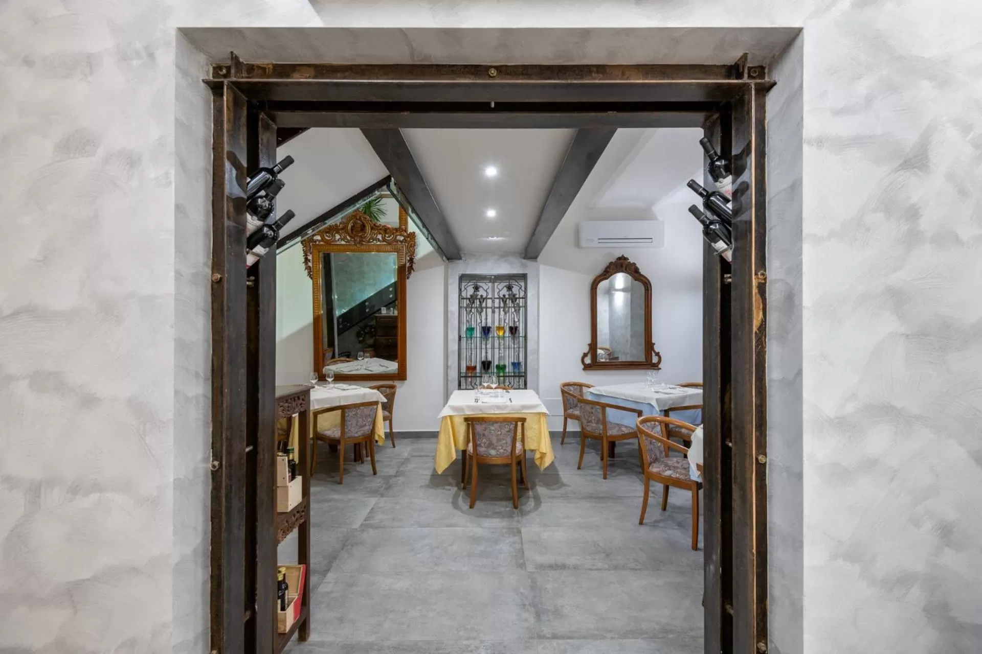 Restaurant/places to eat in Hotel Roma