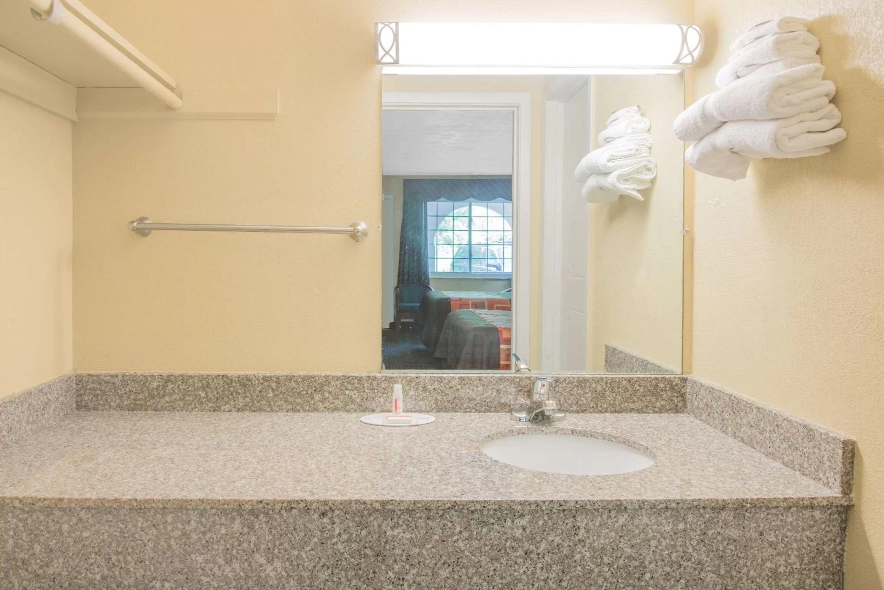 Bathroom in Travelodge by Wyndham Mansfield