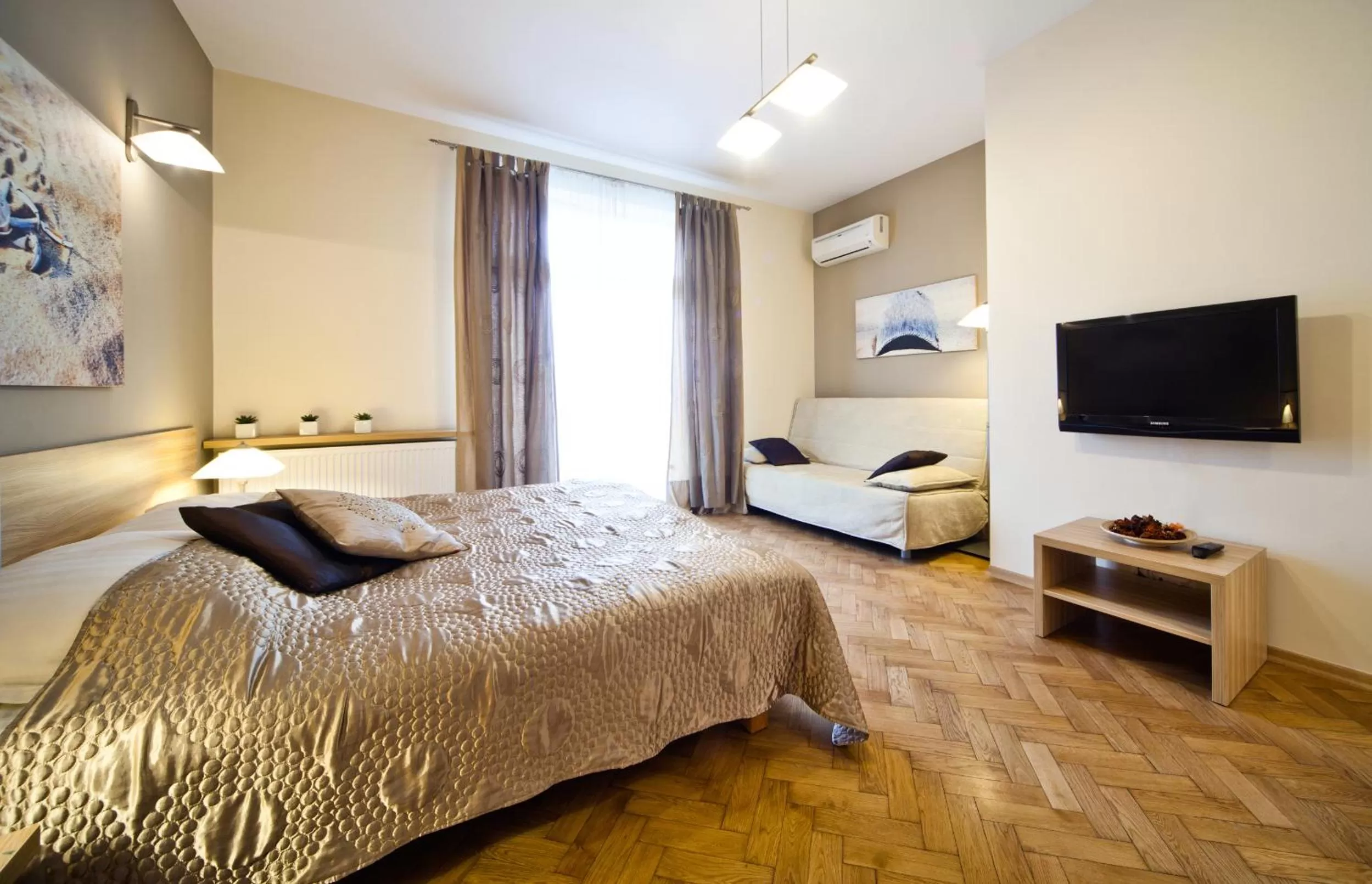 TV and multimedia, Bed in 4Seasons﻿ Apartments Cracow