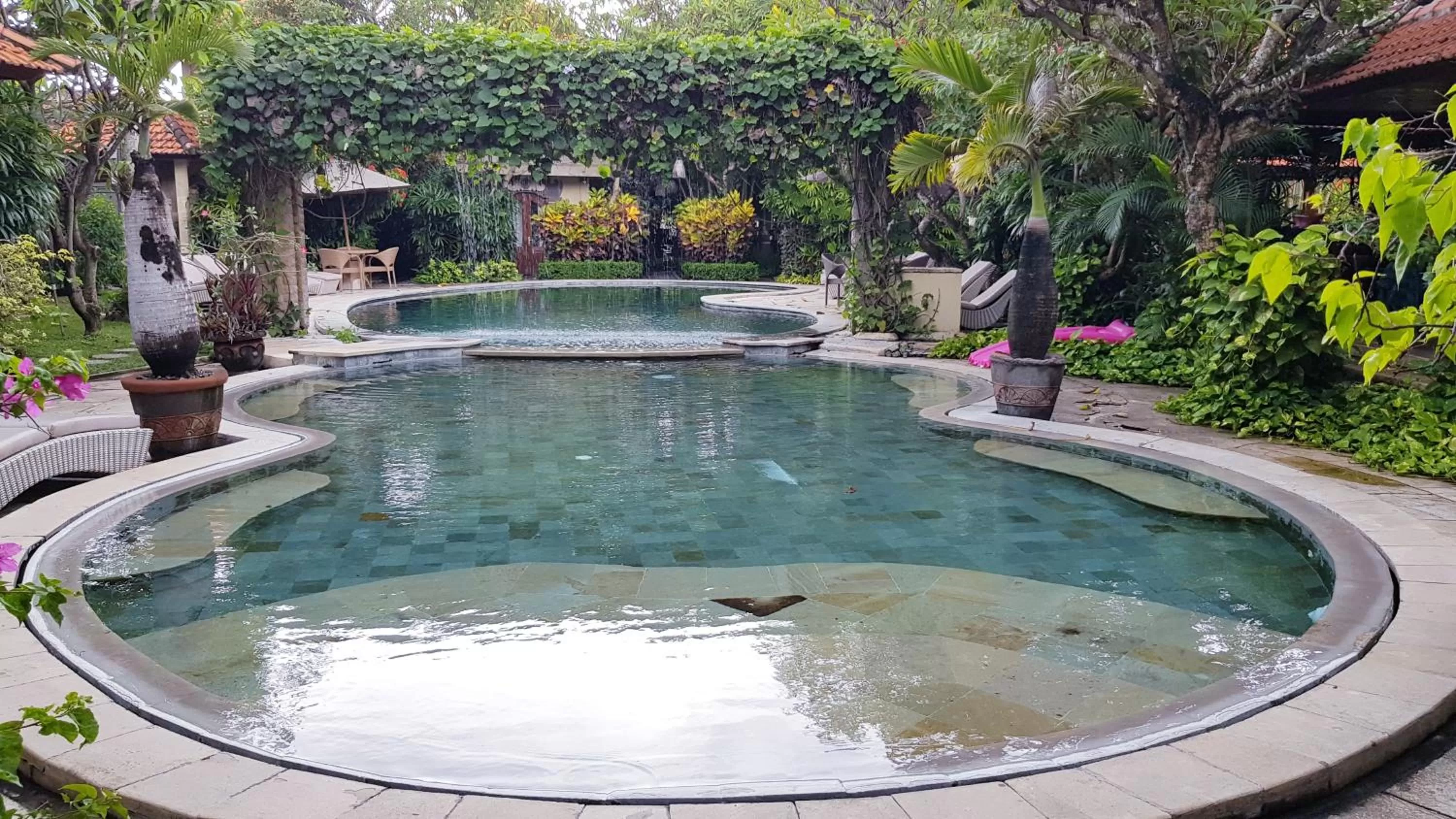 Swimming pool in Kusnadi Hotel