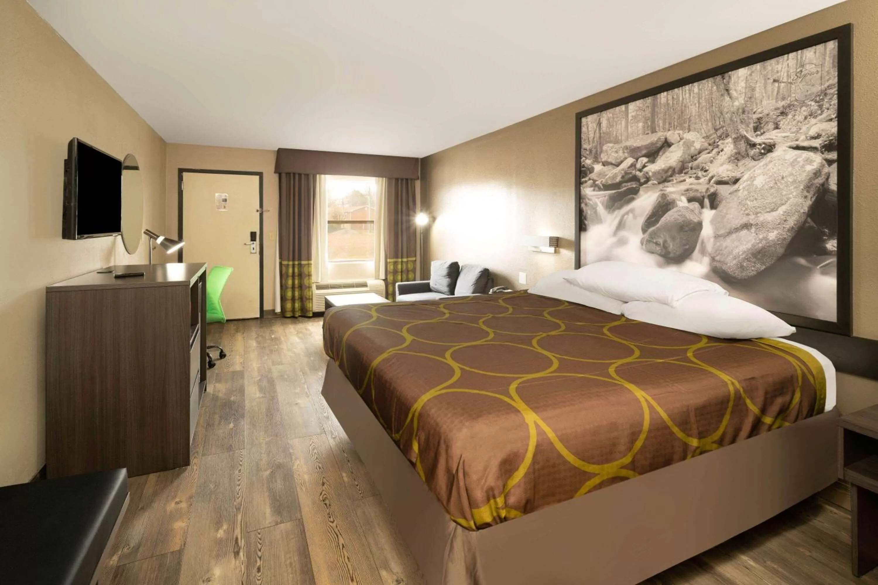 Photo of the whole room, Bed in Super 8 by Wyndham Cleveland